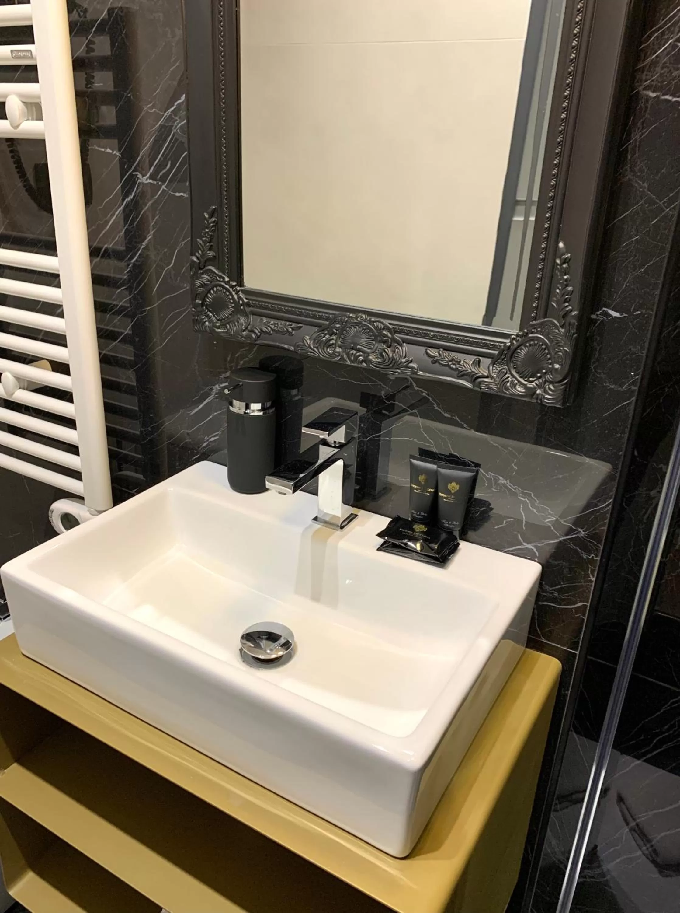 Bathroom in Toledo Boutique Rooms