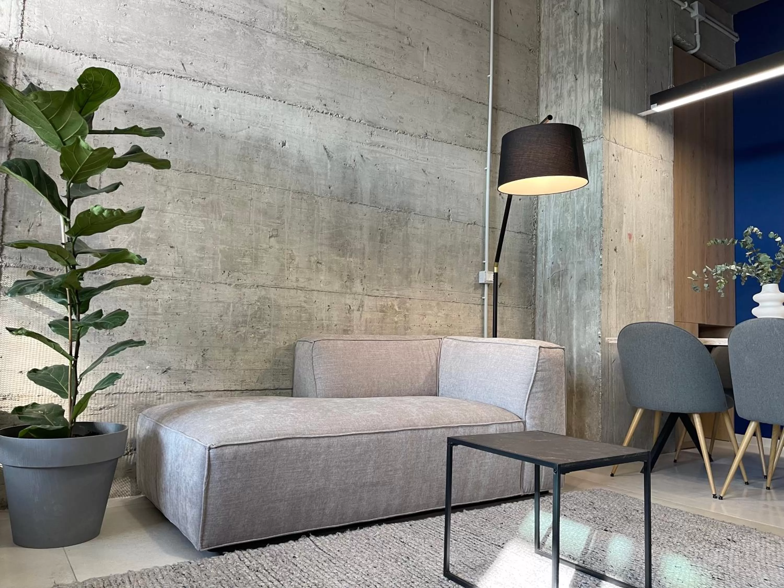 Seating area, Bathroom in Ambassador Skyline Apartments