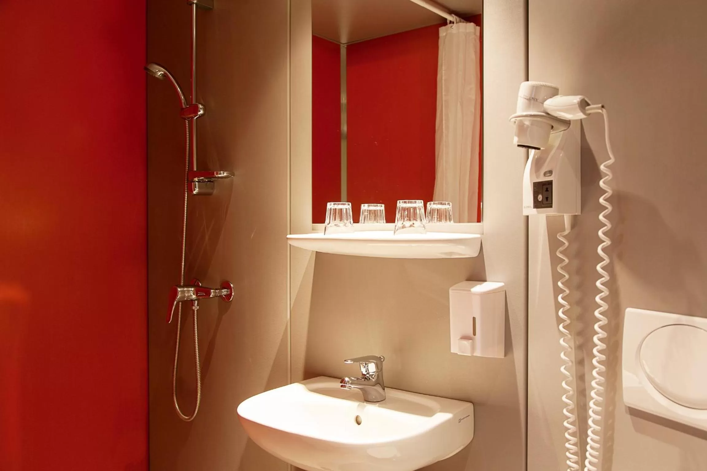 Bathroom in Pension Stadthalle