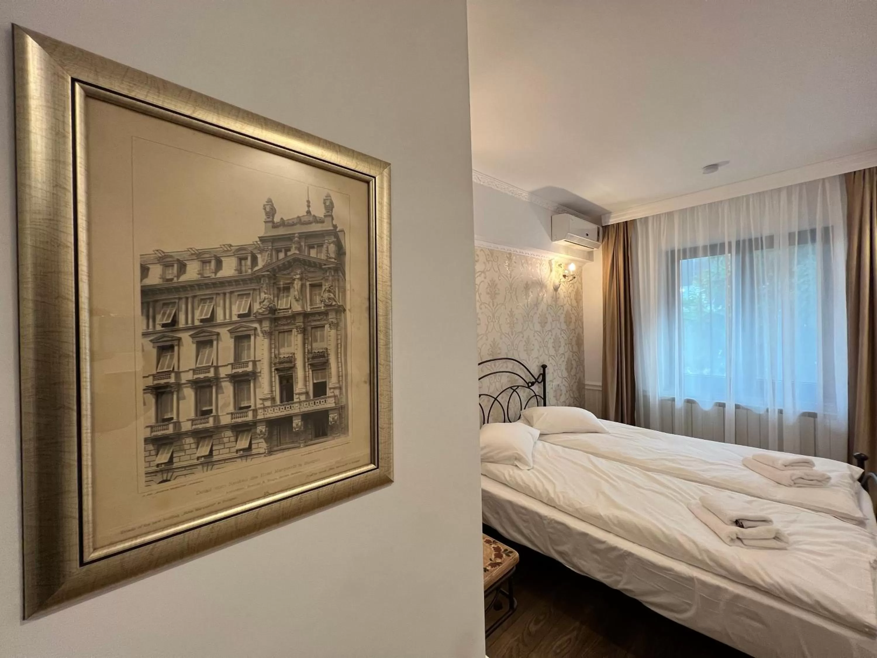 Photo of the whole room, Bed in Hotel Boutique Cathedral Plaza Residences room for rent downtown