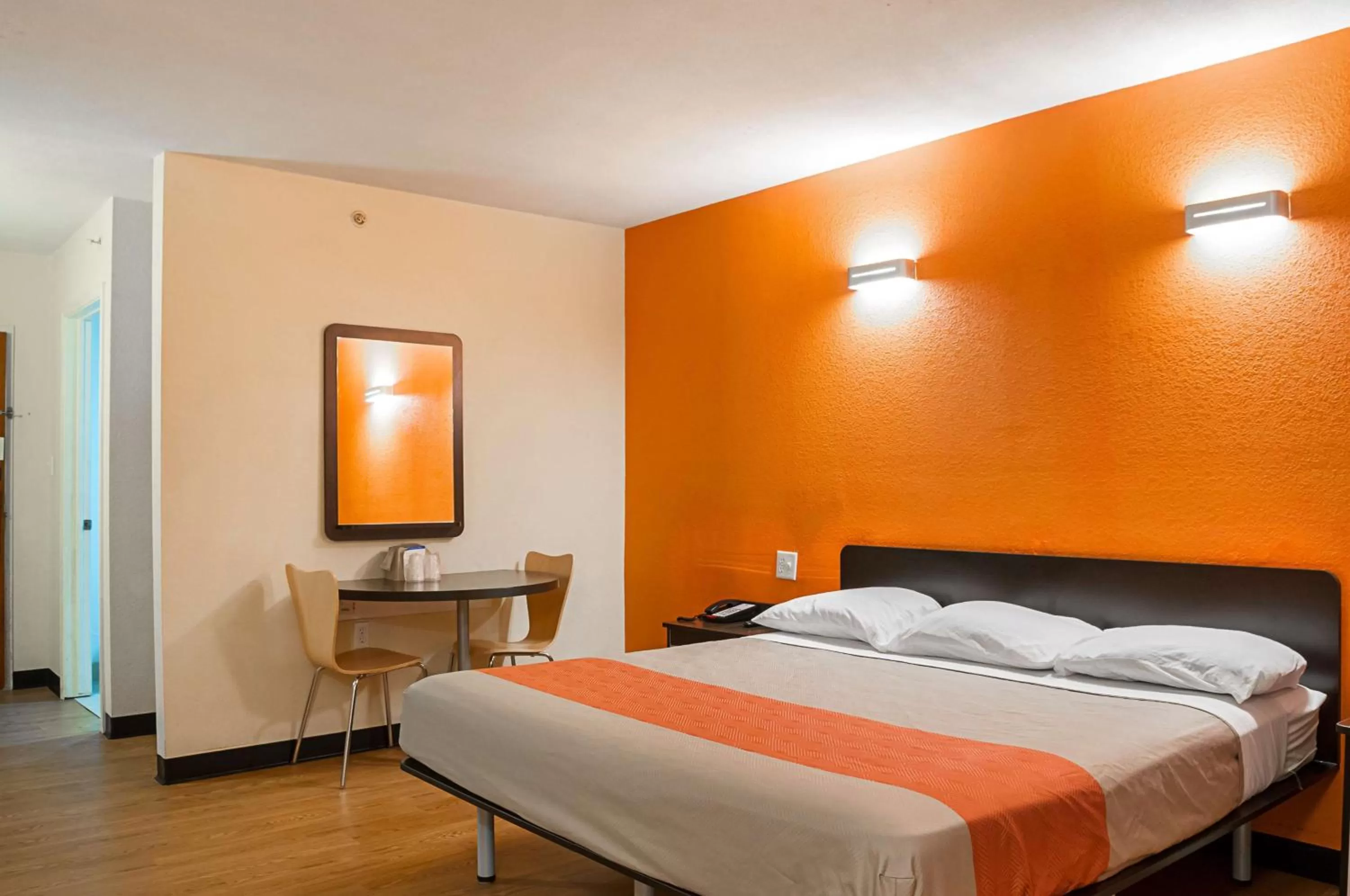 Bedroom, Bed in Motel 6-New Orleans, LA - Near Downtown