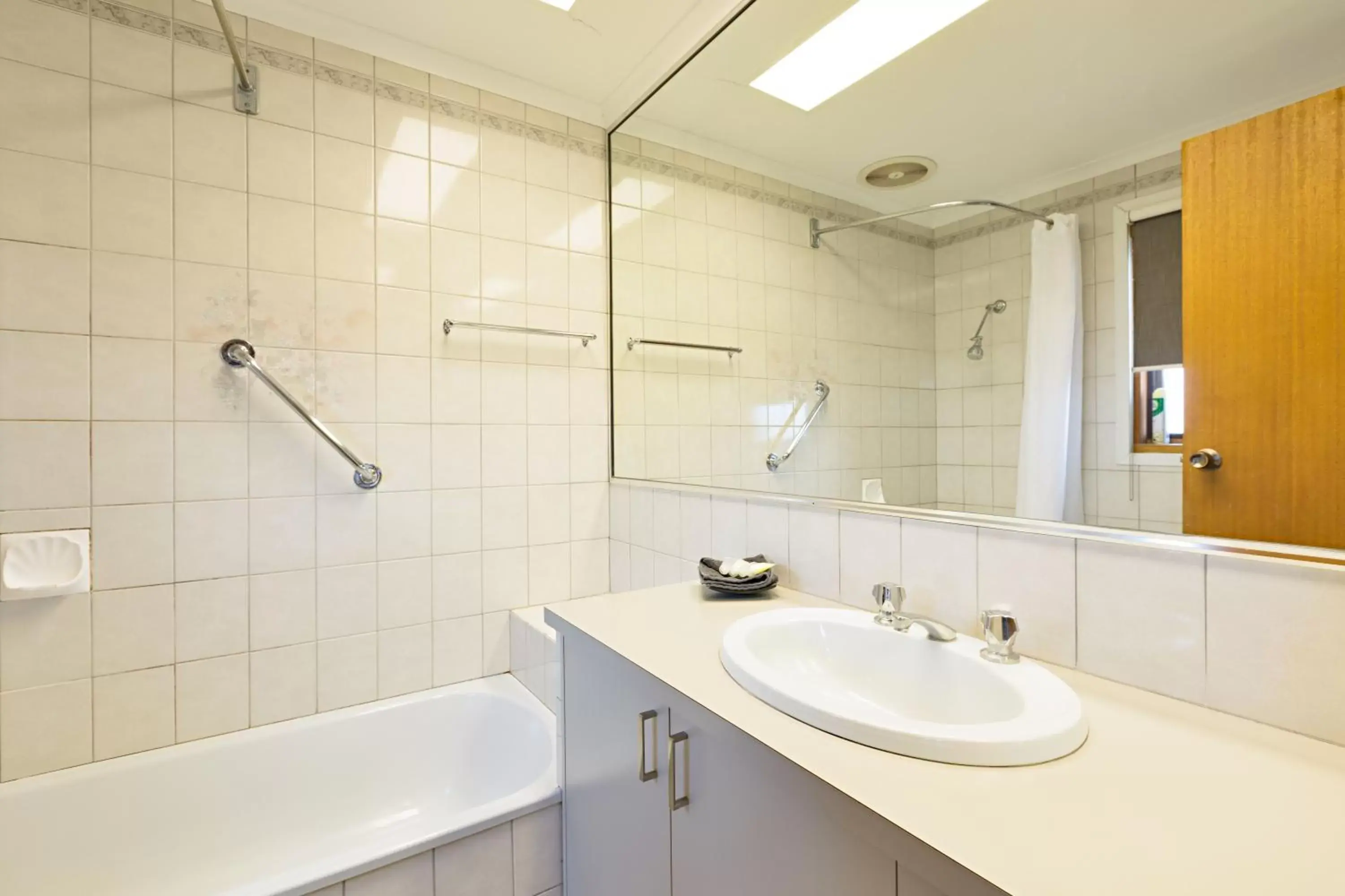 Two-Bedroom Suite in Statesman Motor Inn Two-Bedroom Suite in Statesman Motor Inn