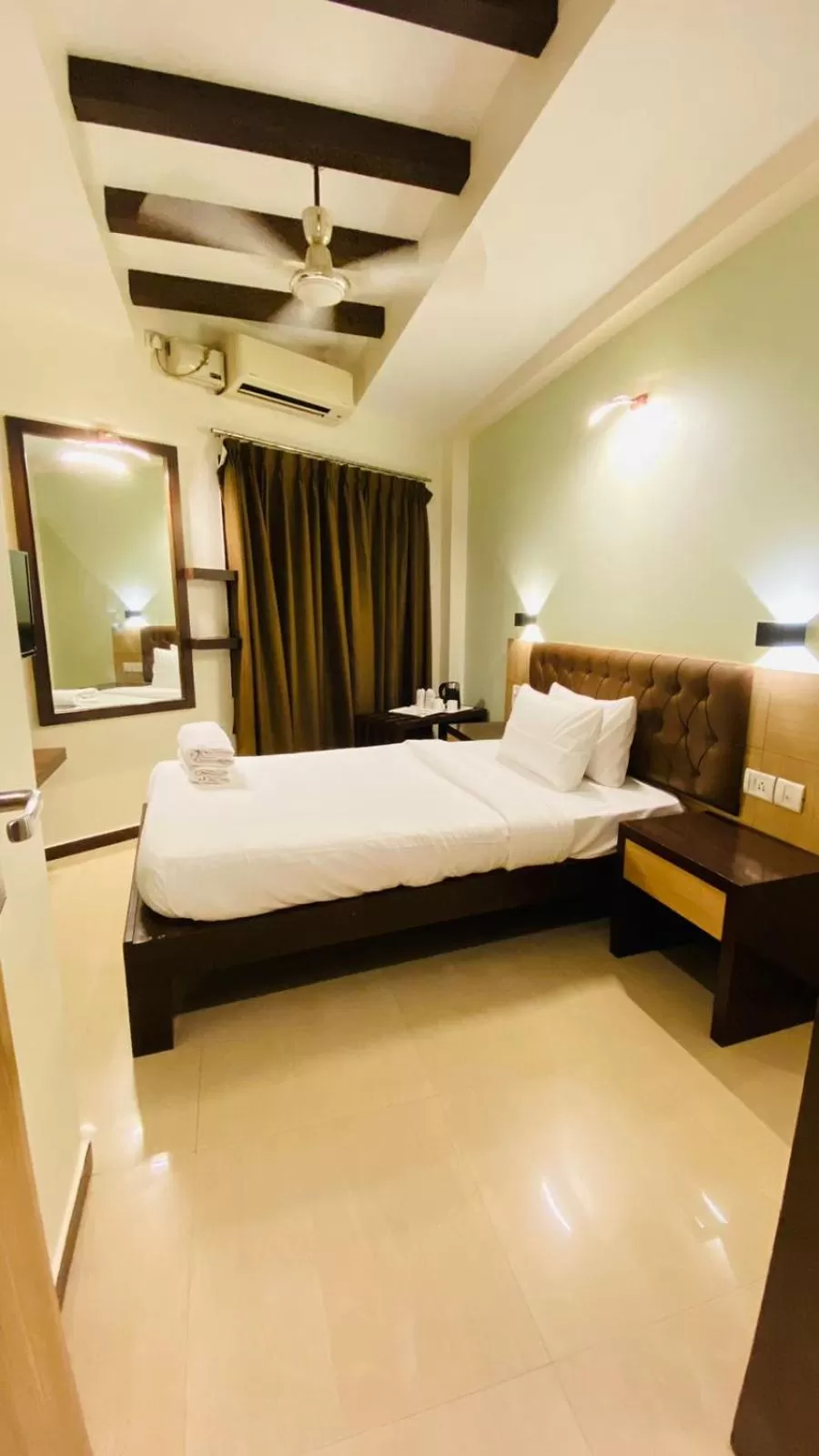 Bedroom, Bed in Hotel Plaza Heights by RAK Rooms, Mangaluru