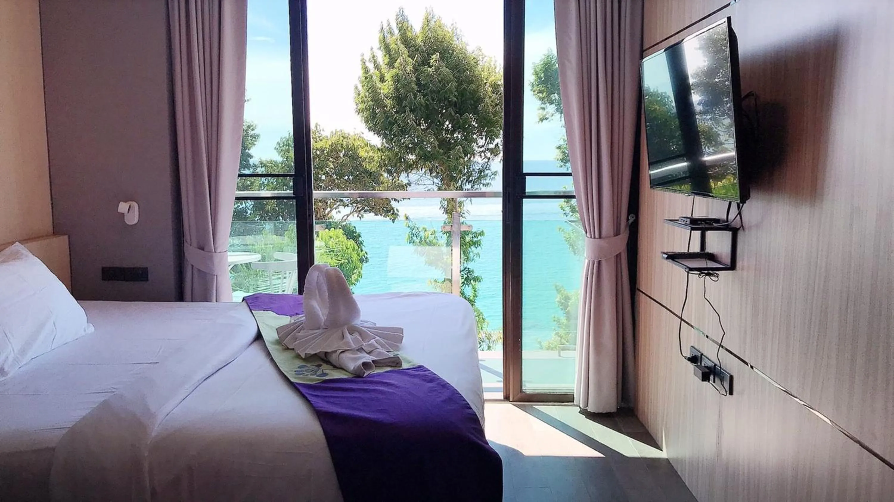 Bed in Cliff Lanta Suite-Koh Lanta Krabi
