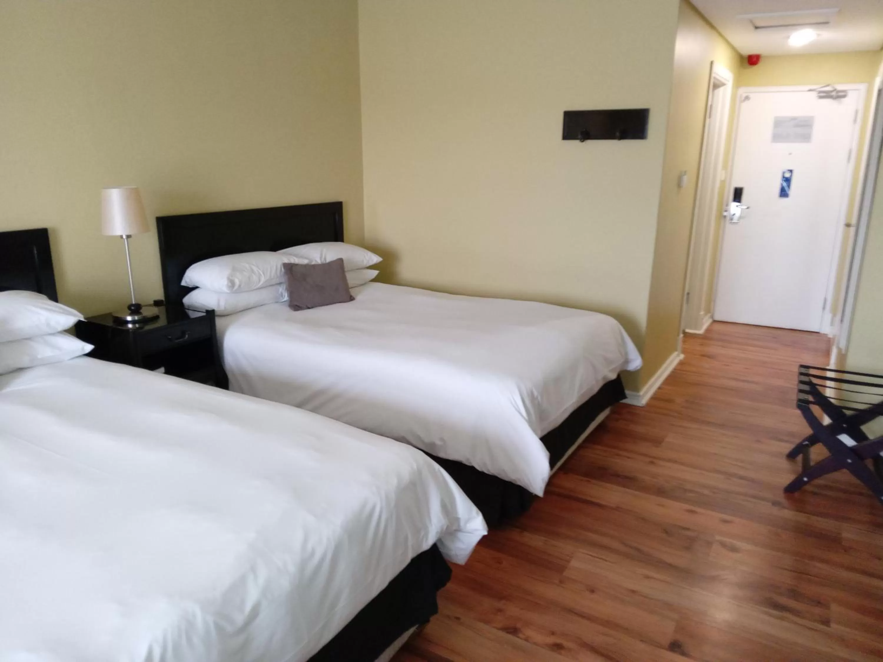 Shower, Bed in Protea Hotel by Marriott Bloemfontein