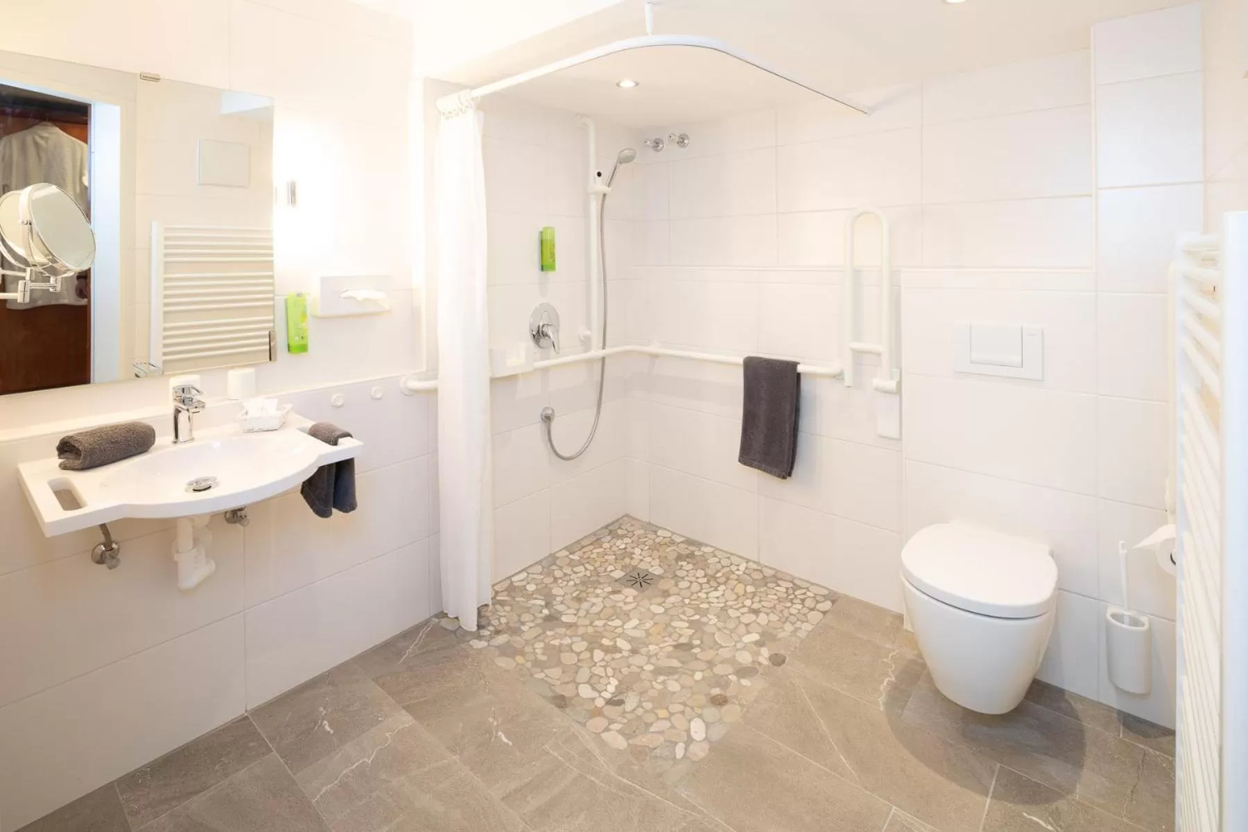 Bathroom in Familien- und Wellnesshotel "Viktoria"