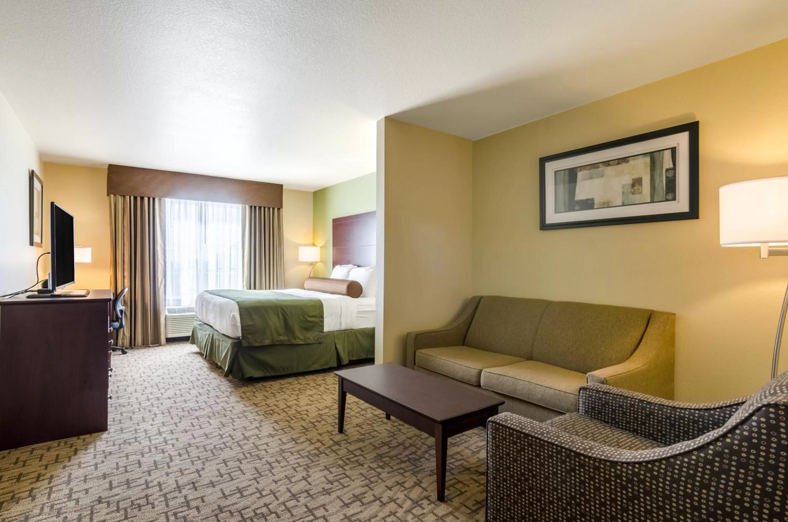 Bed in Cobblestone Hotel & Suites - McCook