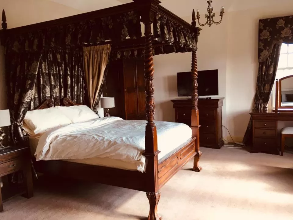 Bed in Brass Castle Country House Accommodation