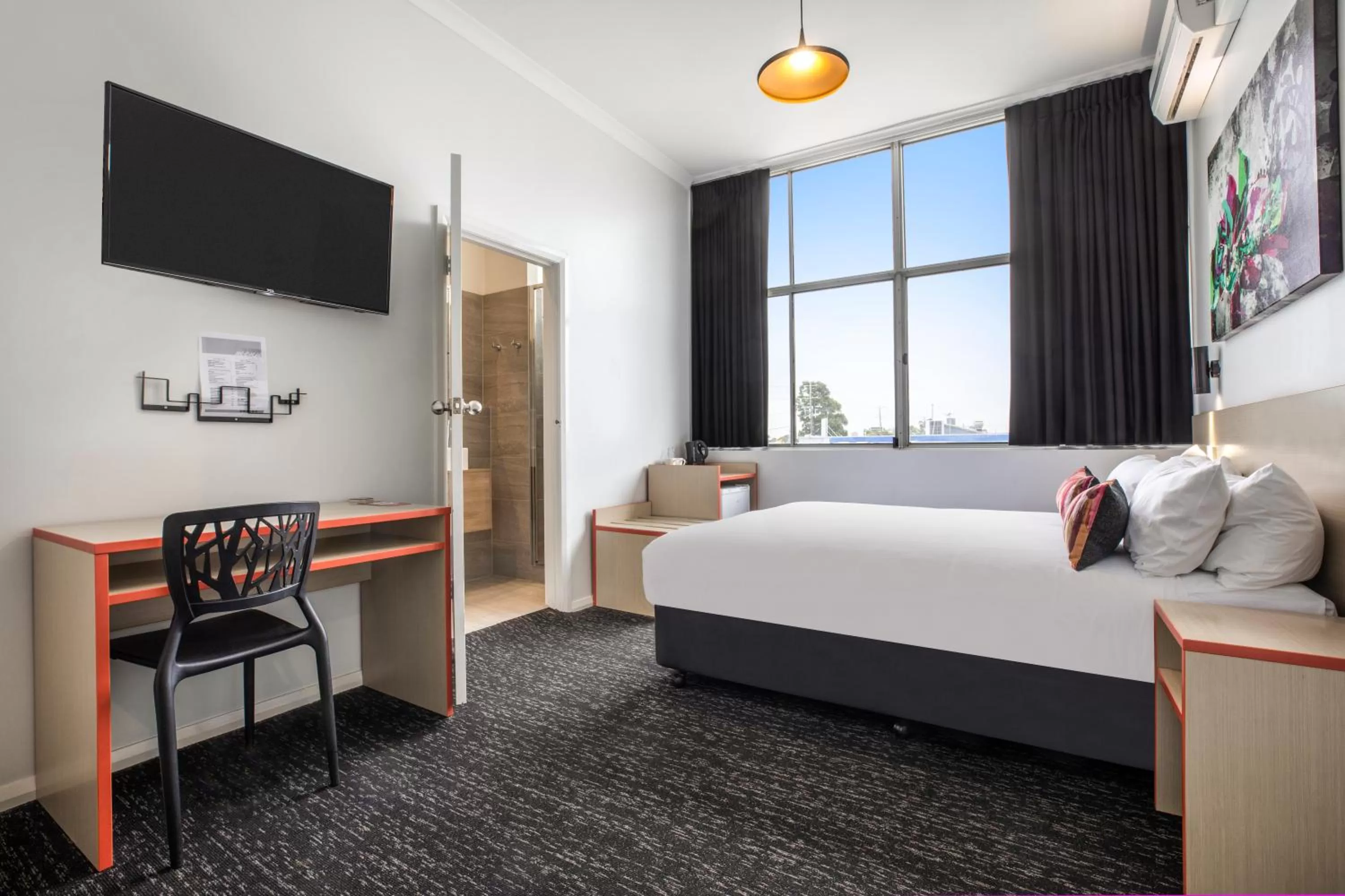 Photo of the whole room, Bed in Nightcap at Ashley Hotel