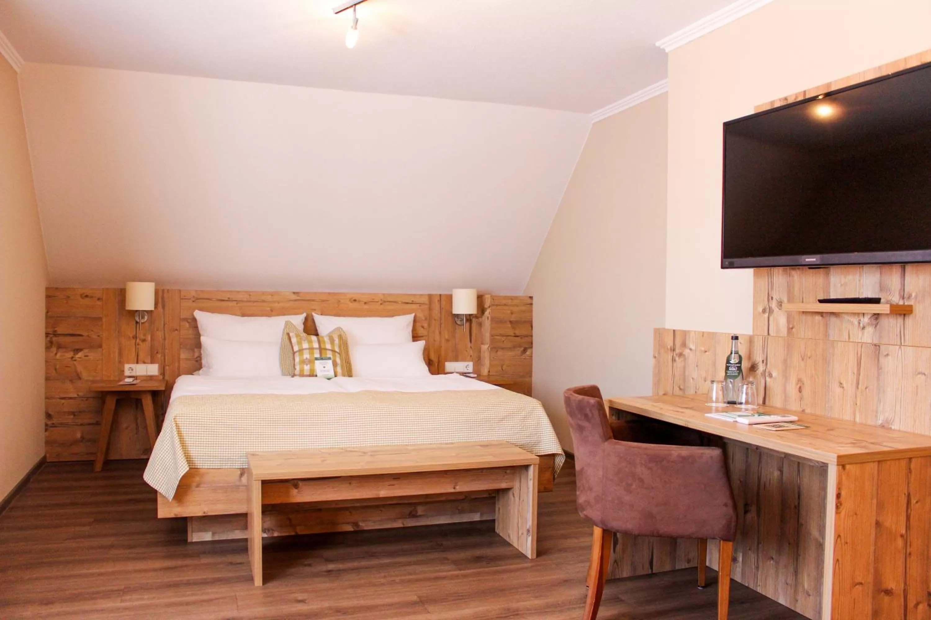 Bed in Hotel & Restaurant Zum Reussenstein