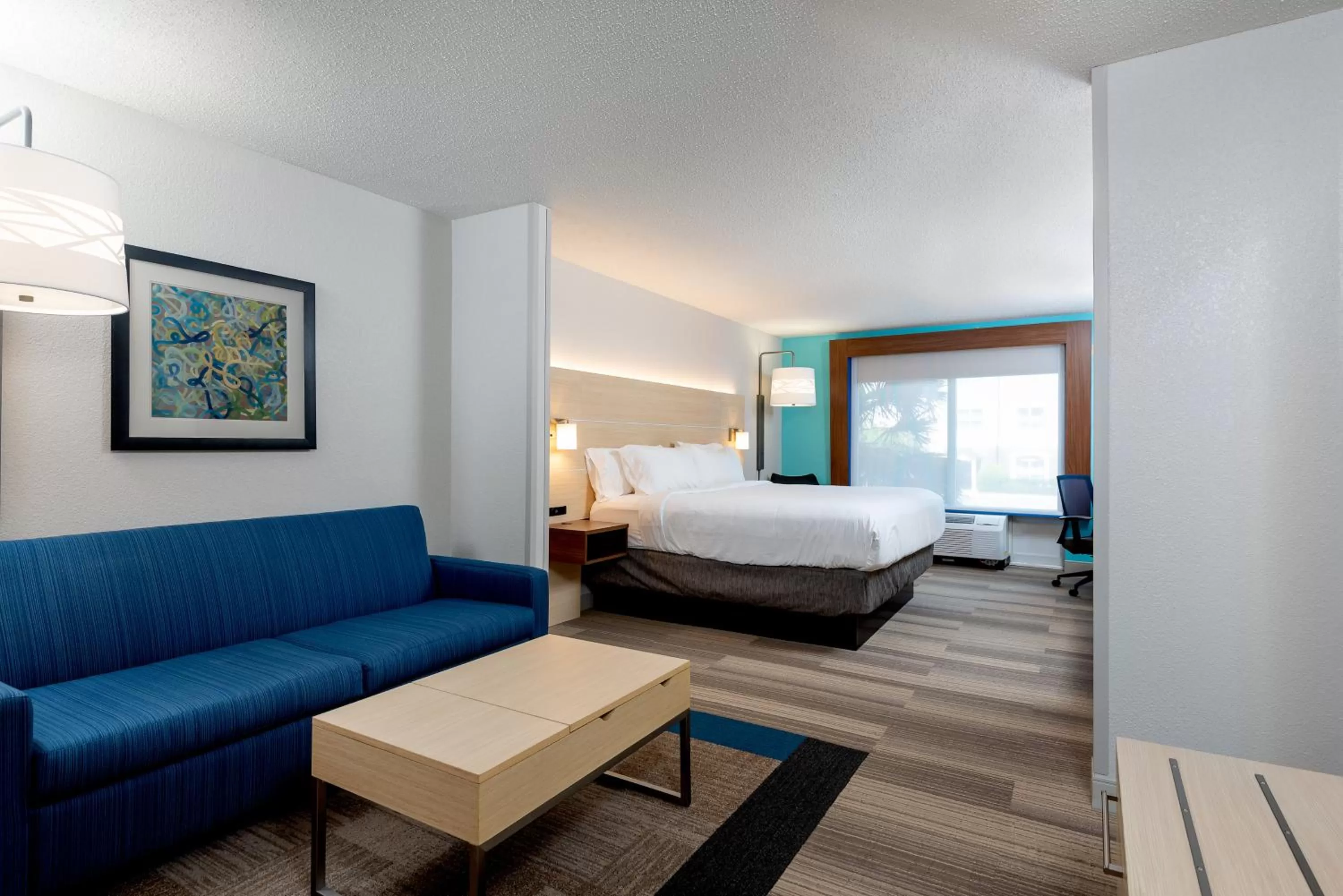 Photo of the whole room, Bed in Holiday Inn Express Daphne-Spanish Fort by IHG