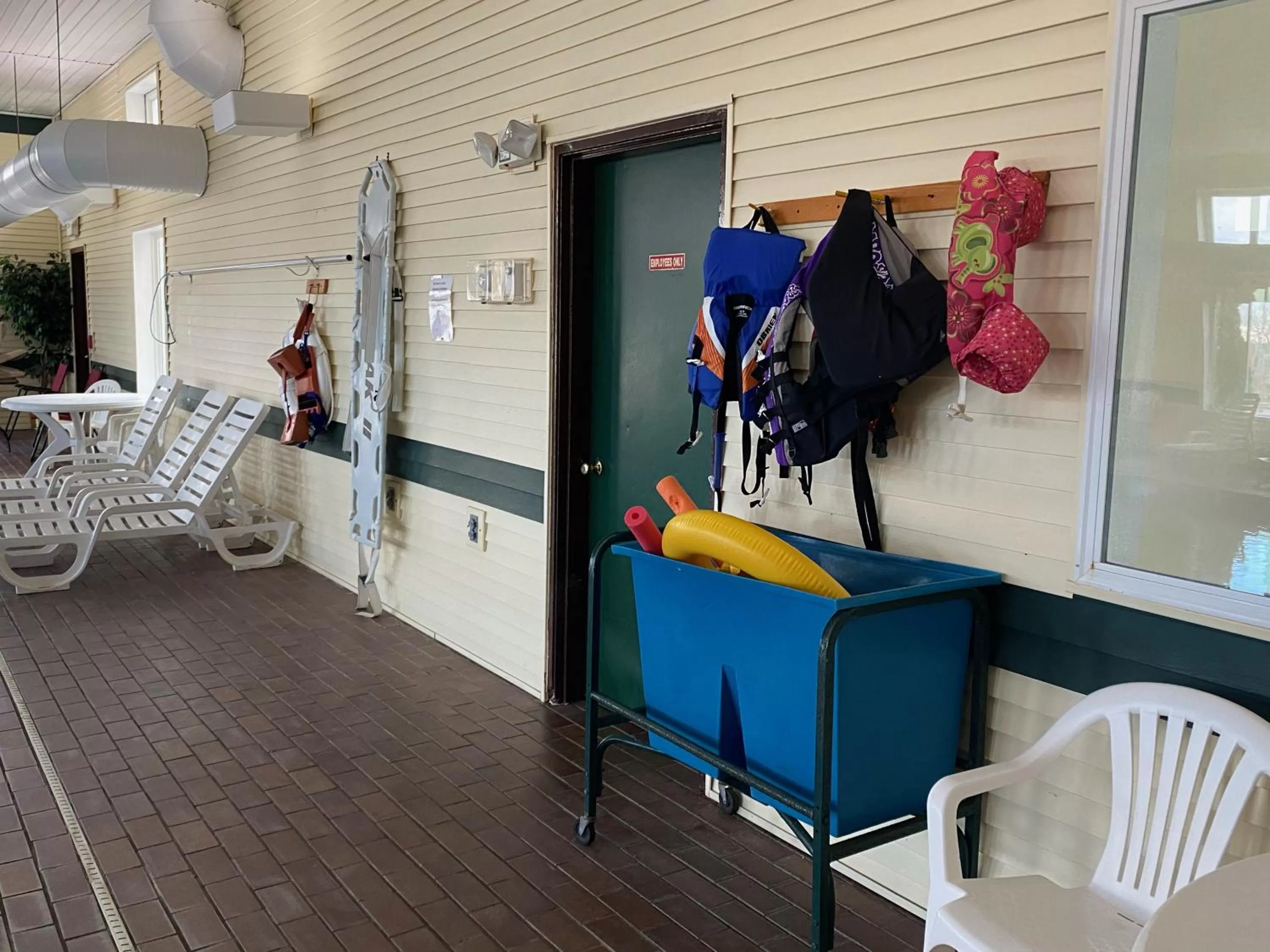 Swimming pool in Hometown Inn Indian River