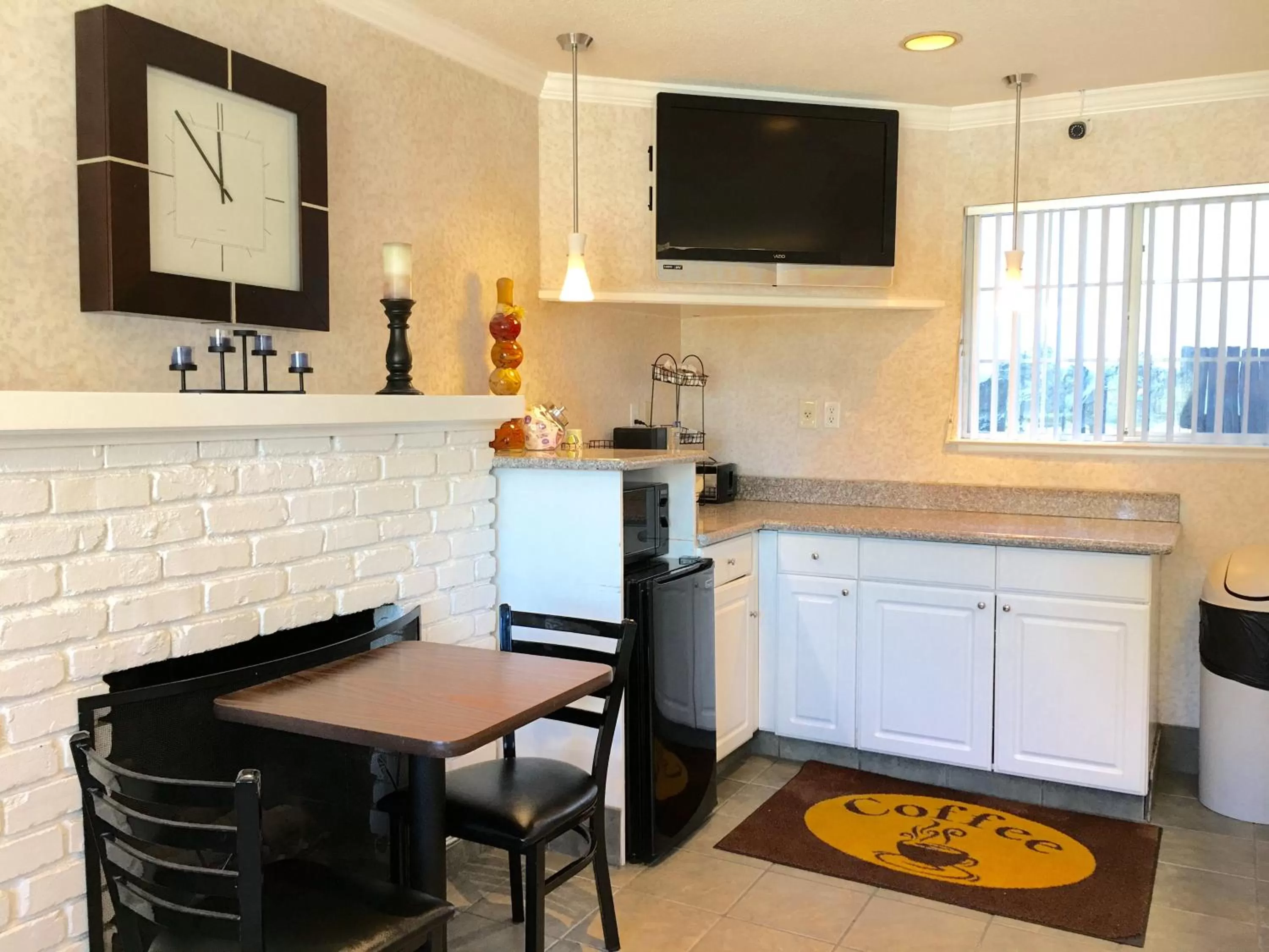 Coffee/tea facilities in Pelican Inn