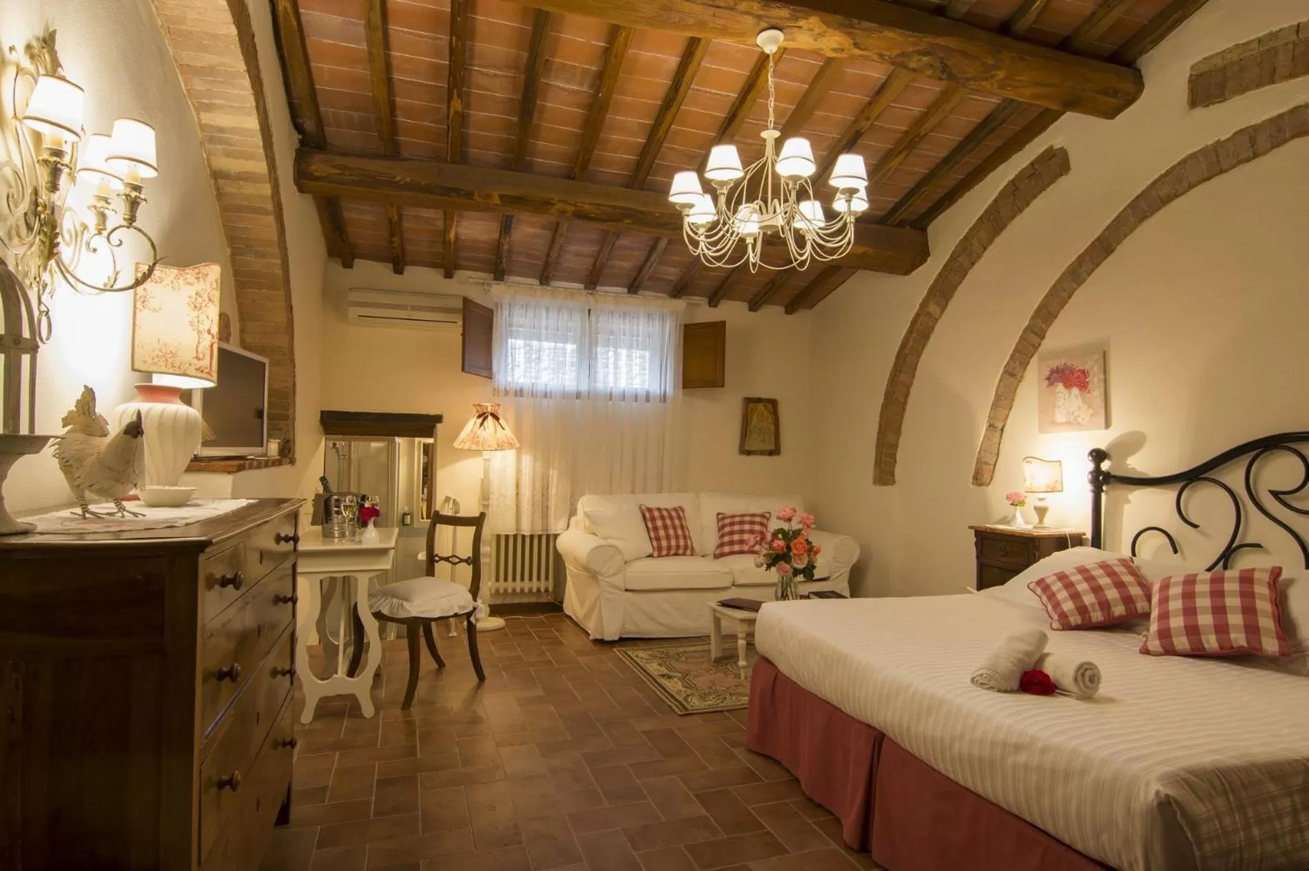Photo of the whole room, Bed in Hotel Belvedere Di San Leonino