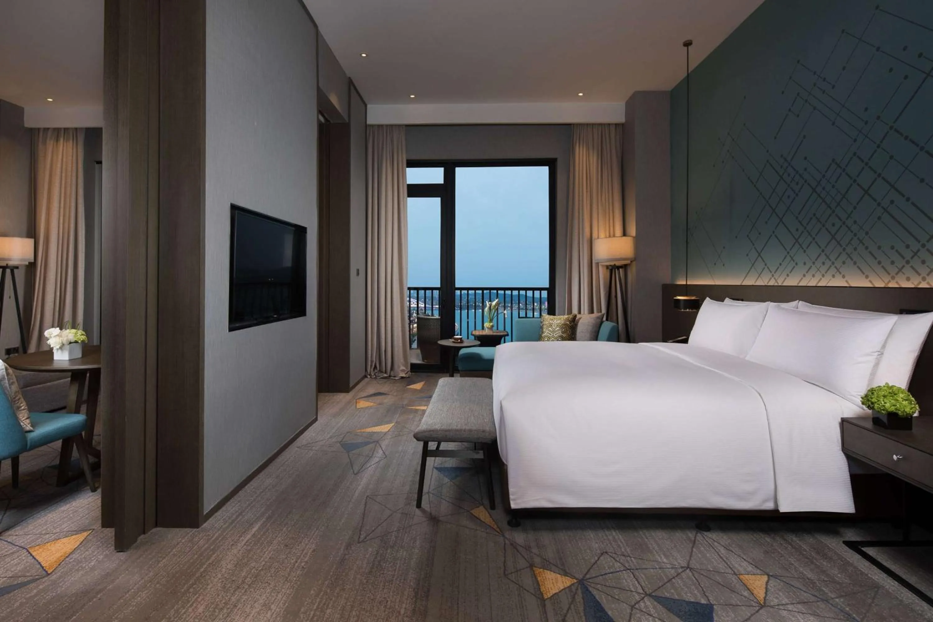 Bedroom, Bed in Doubletree By Hilton Qingdao Oriental Movie Metropolis