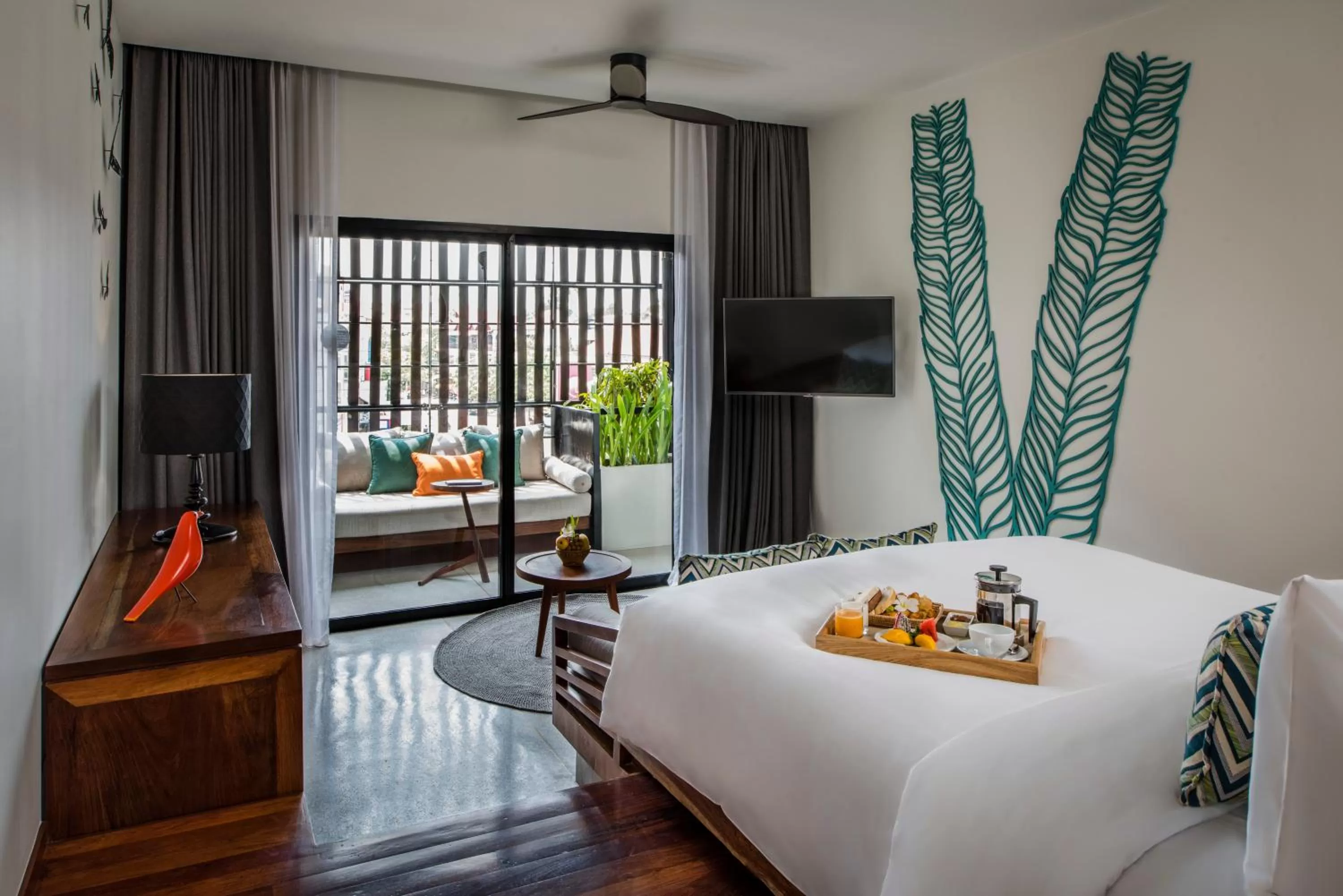 Kingfisher Deluxe Double Room in The Aviary Hotel