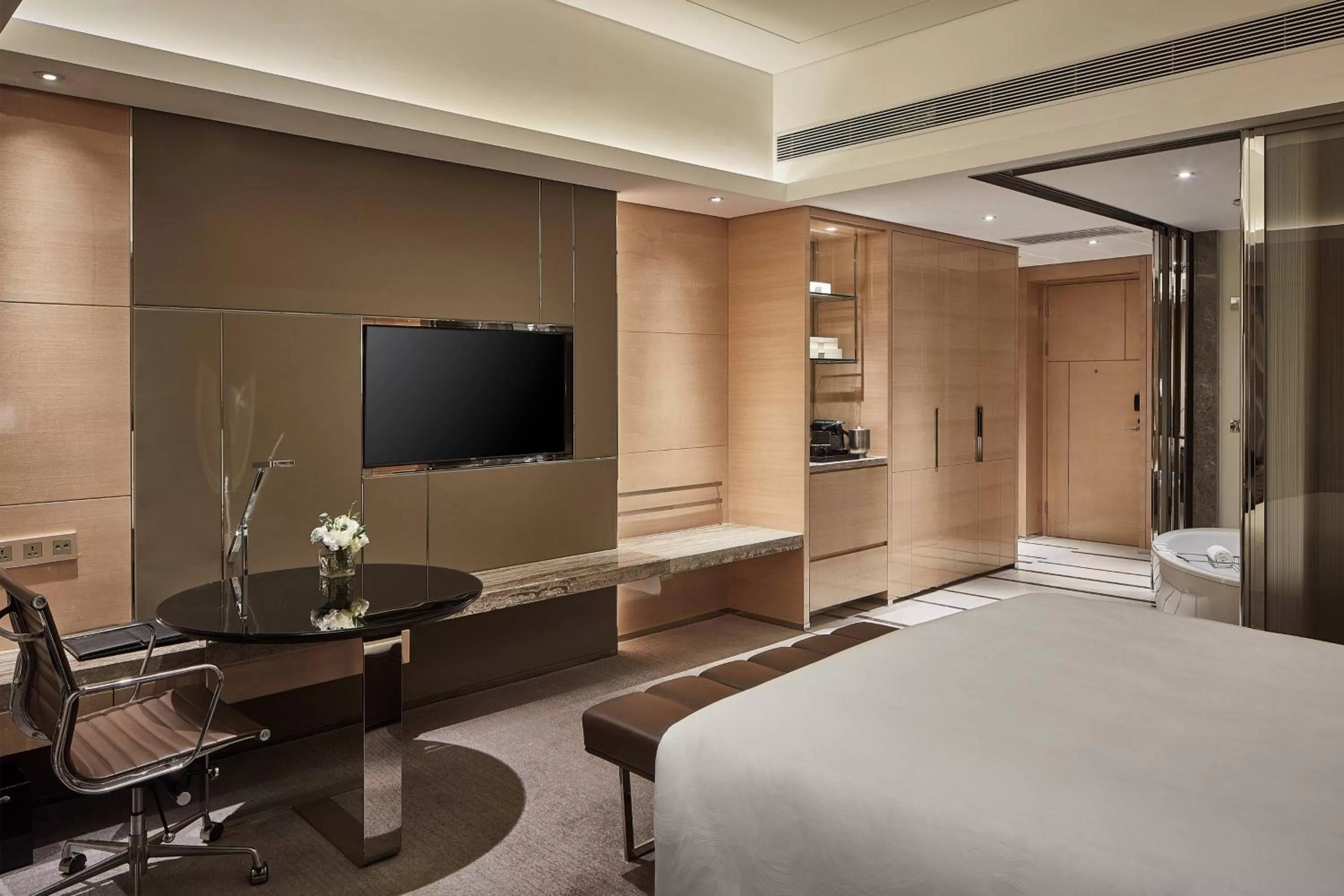 Photo of the whole room, Bed in JW Marriott Hotel Chengdu