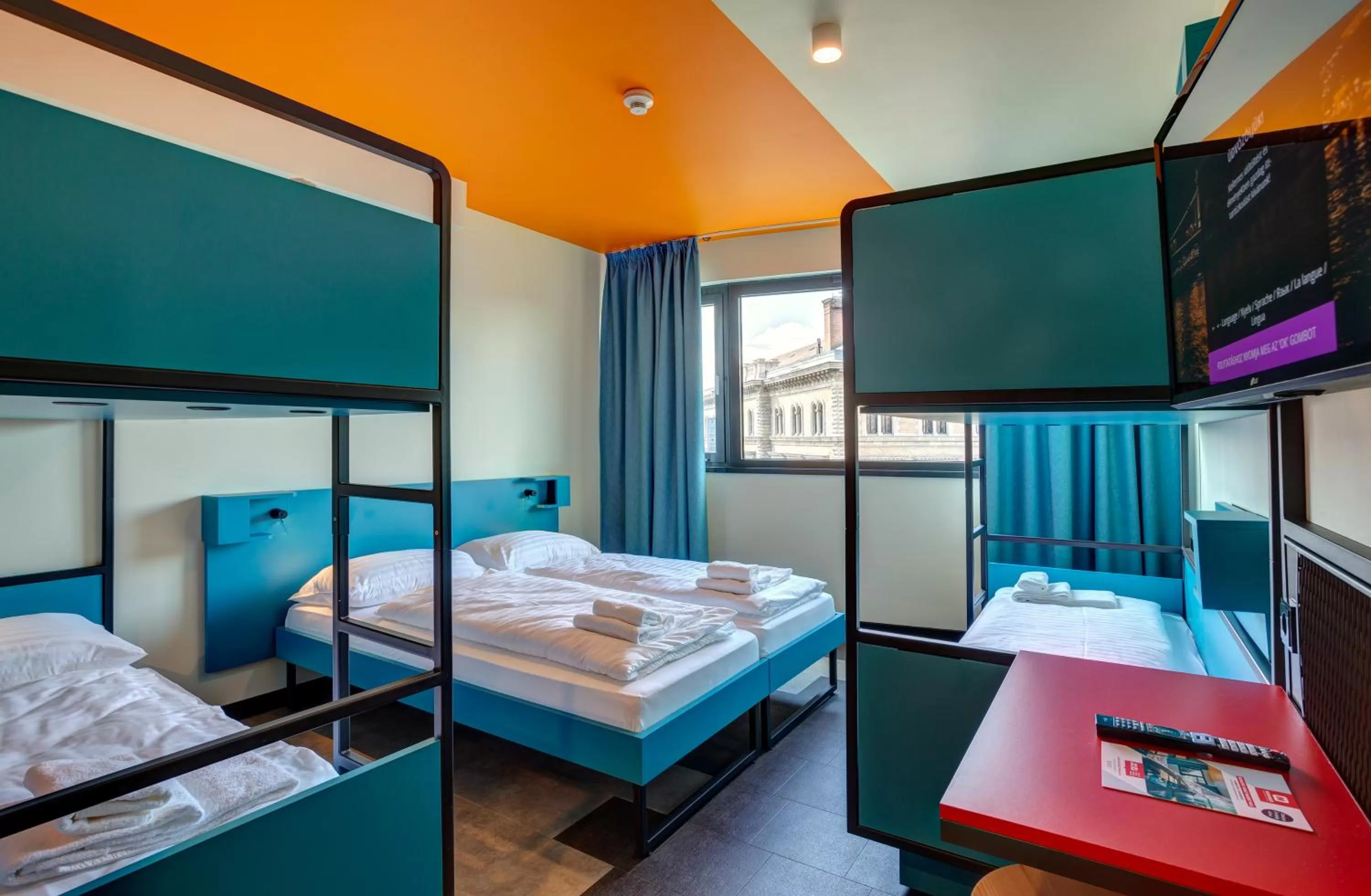 Photo of the whole room, TV/Entertainment Center in MEININGER Budapest Great Market Hall