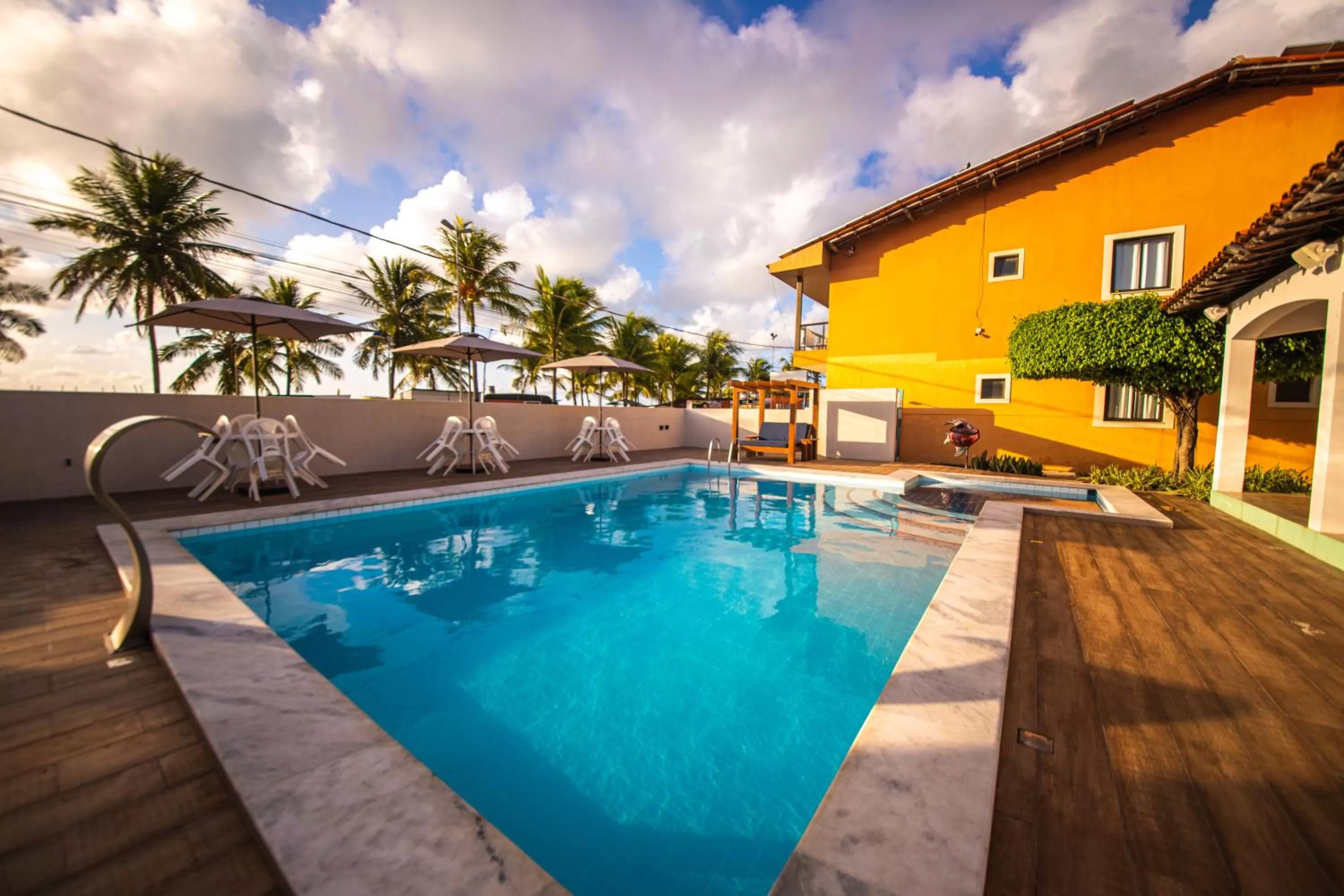 Swimming pool, Property Building in Pousada Mariluz