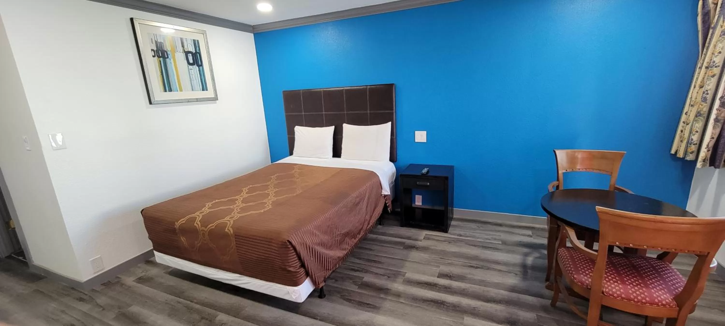 Bed in Guest Harbor Inn- Port Of Los Angeles San Pedro