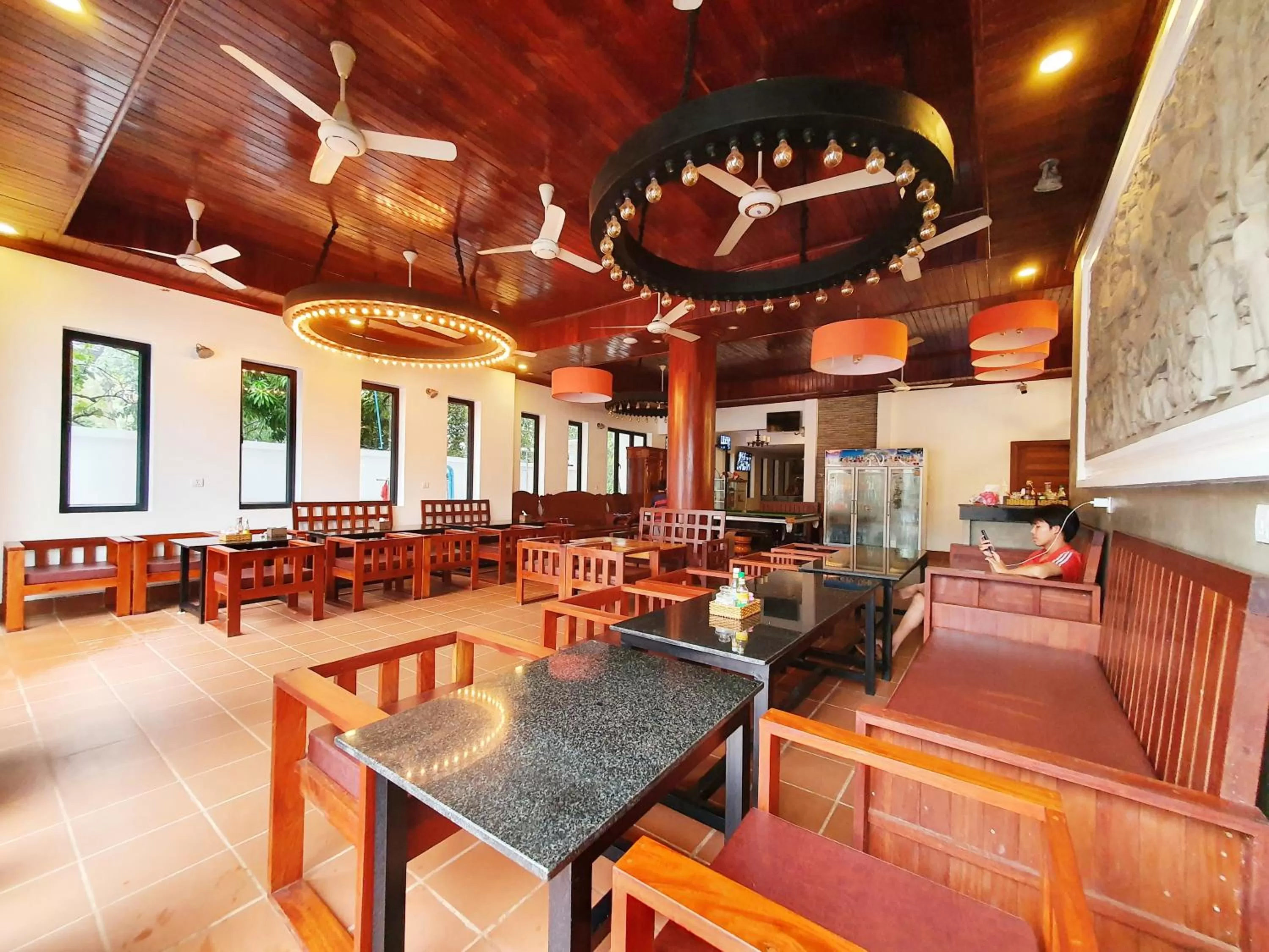 Restaurant/Places to Eat in Long Night Siem Reap Hotel