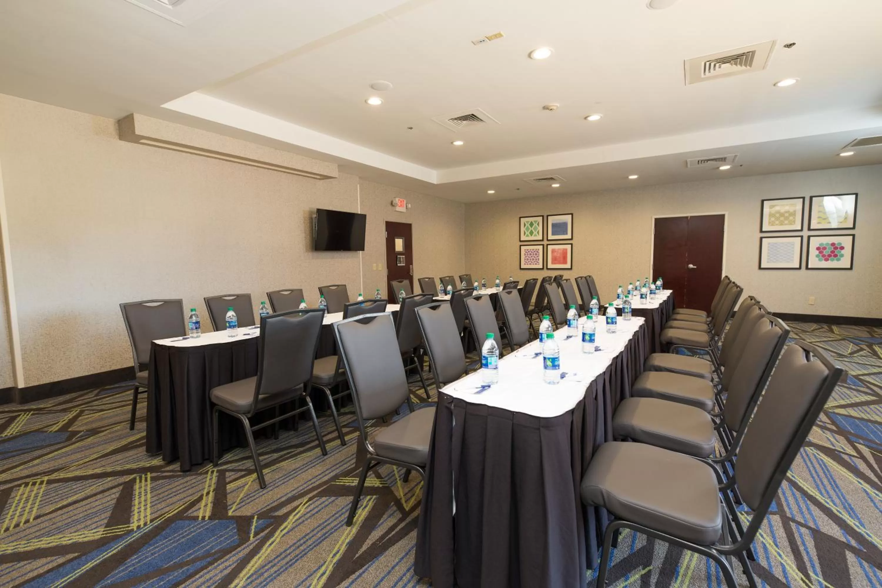 Meeting/conference room in Holiday Inn Express Hotel & Suites Clinton by IHG
