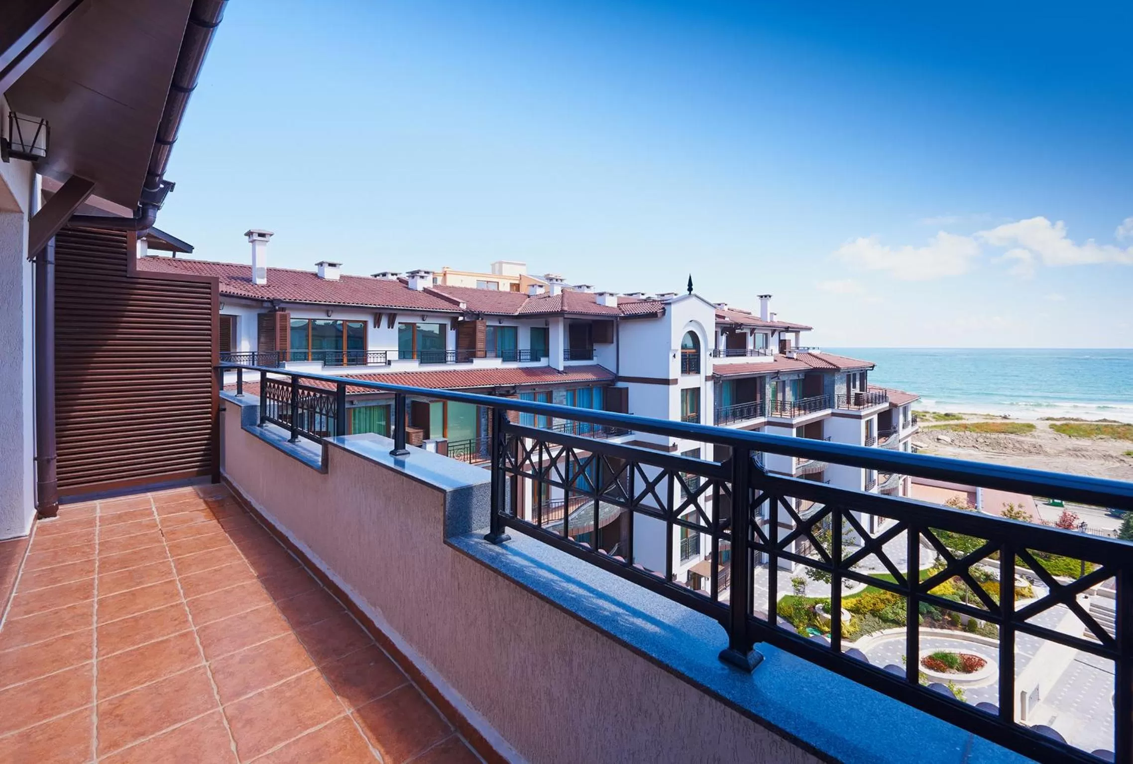Pool view, Balcony/Terrace in Rose Gardens Apart Hotel