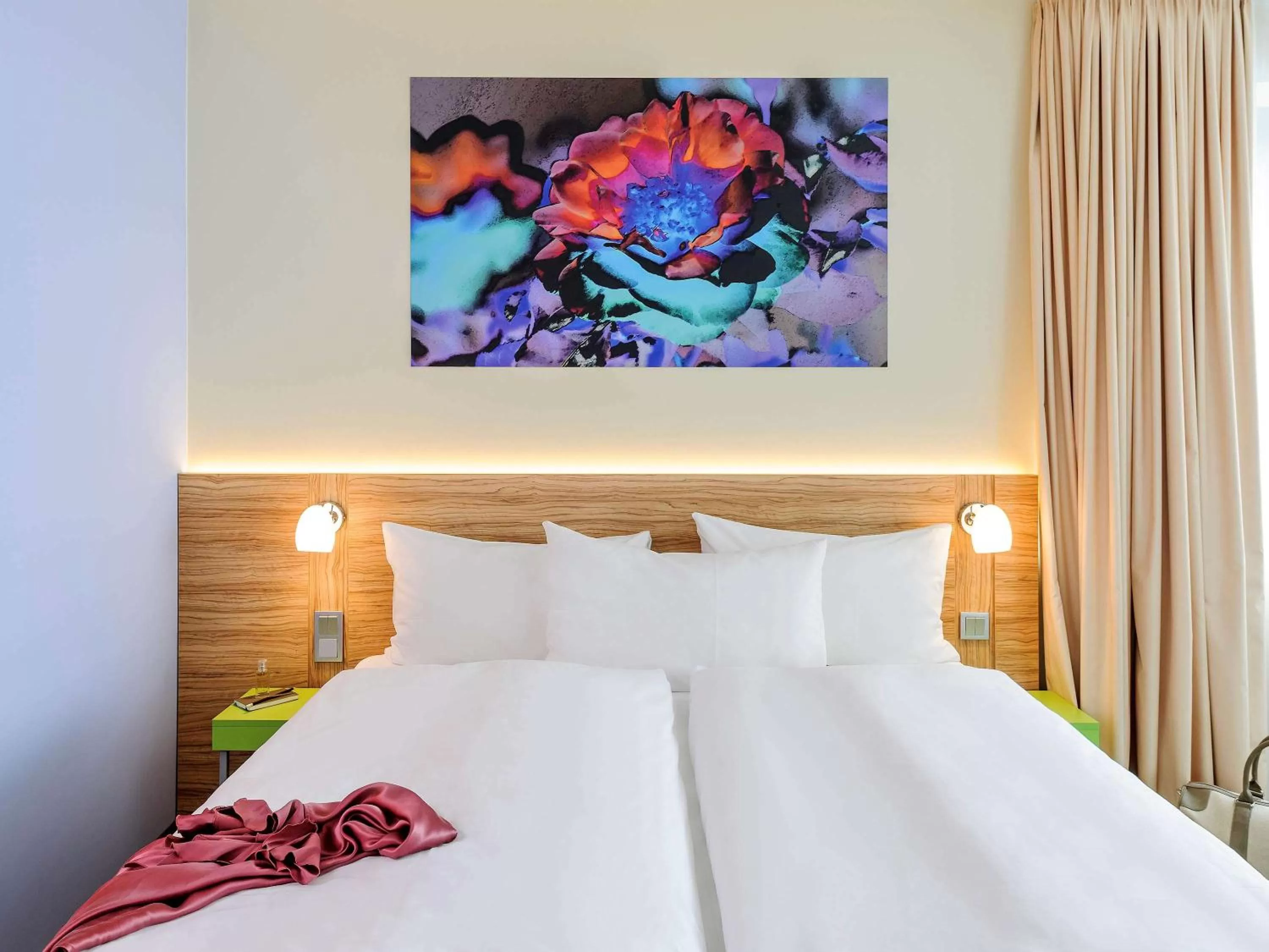 Photo of the whole room, Bed in Ibis Styles Hildesheim