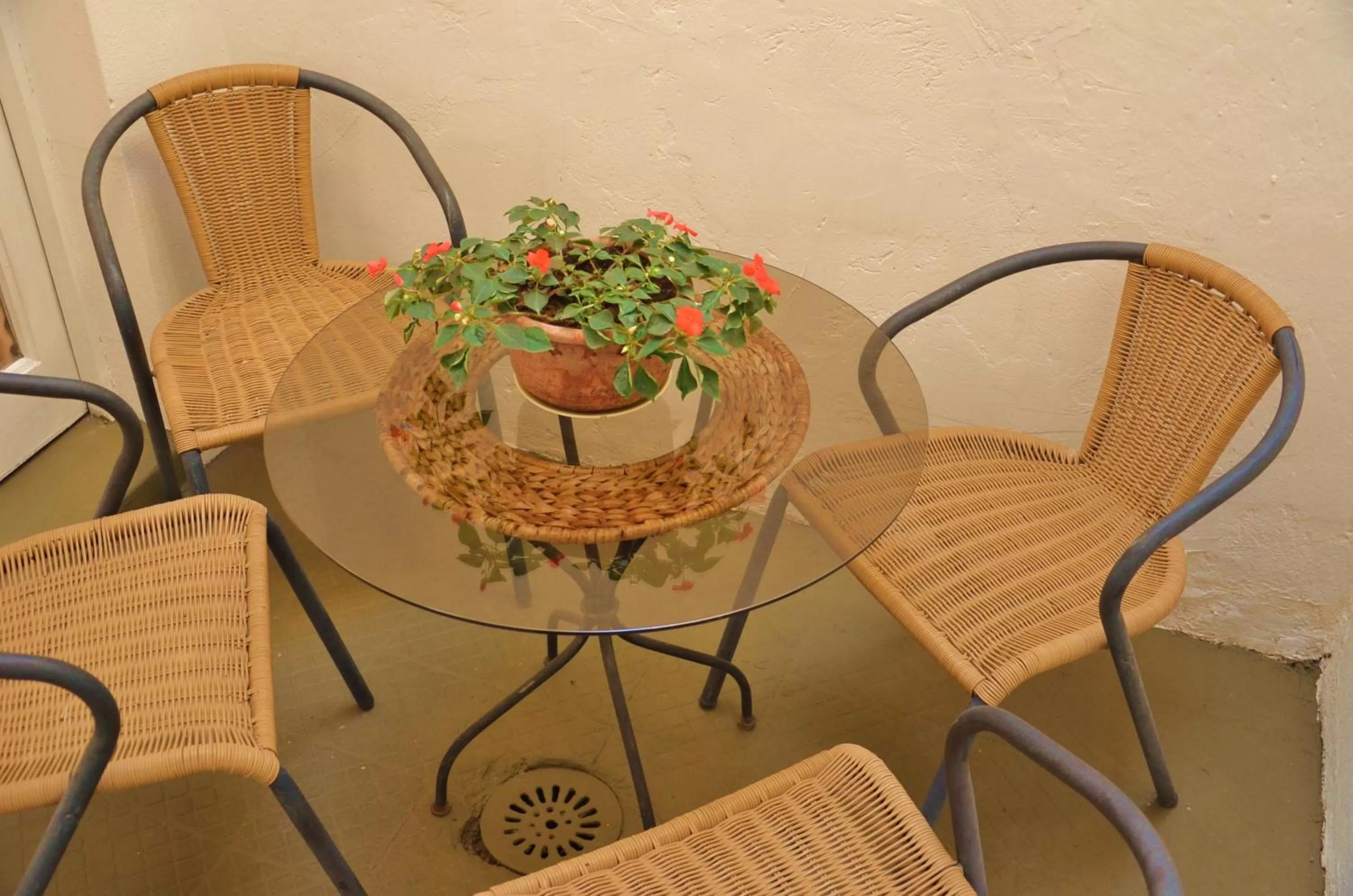 Balcony/Terrace, Seating Area in Tralkan B&B