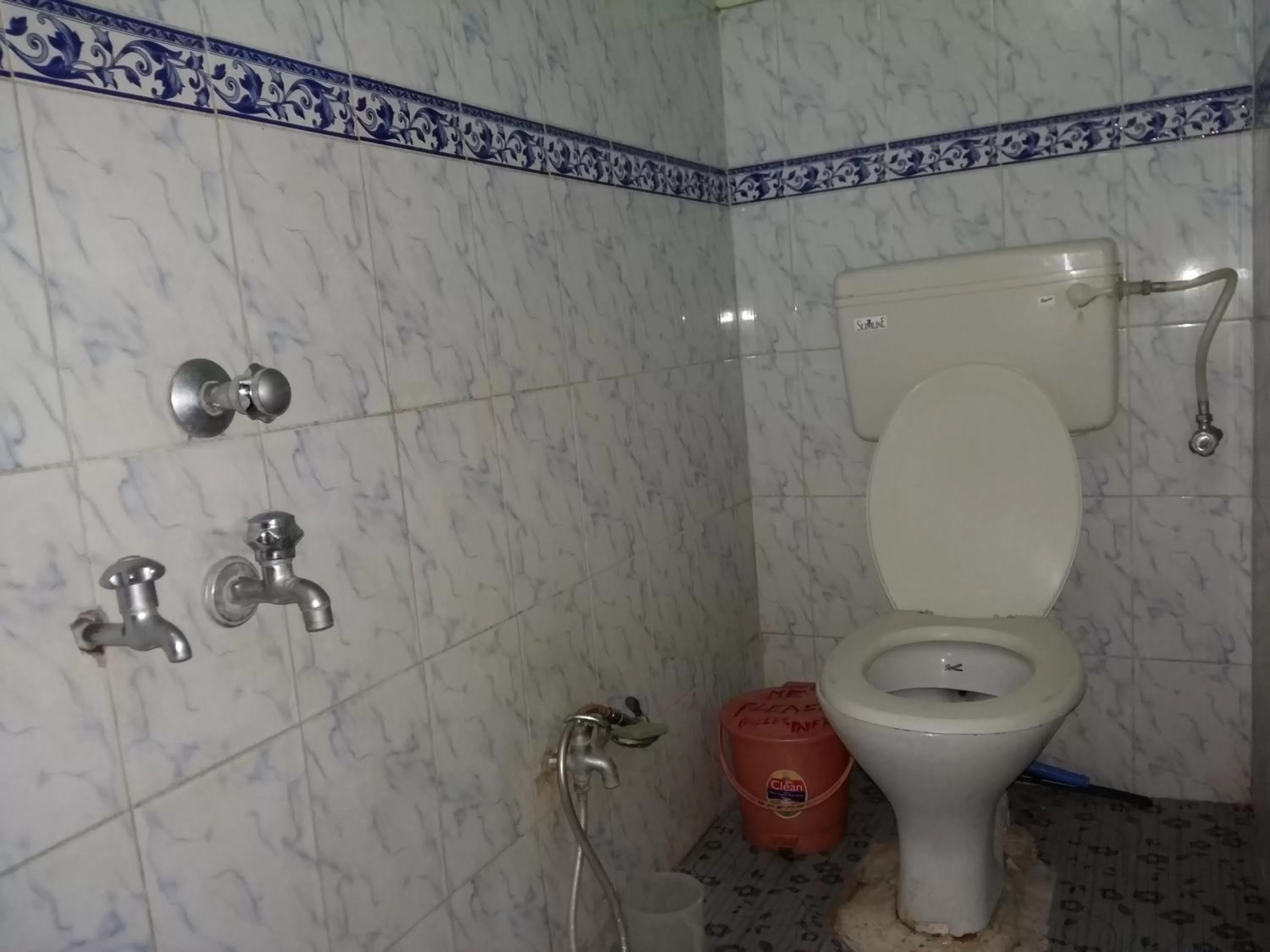 Shower in Somit Paying Guest House