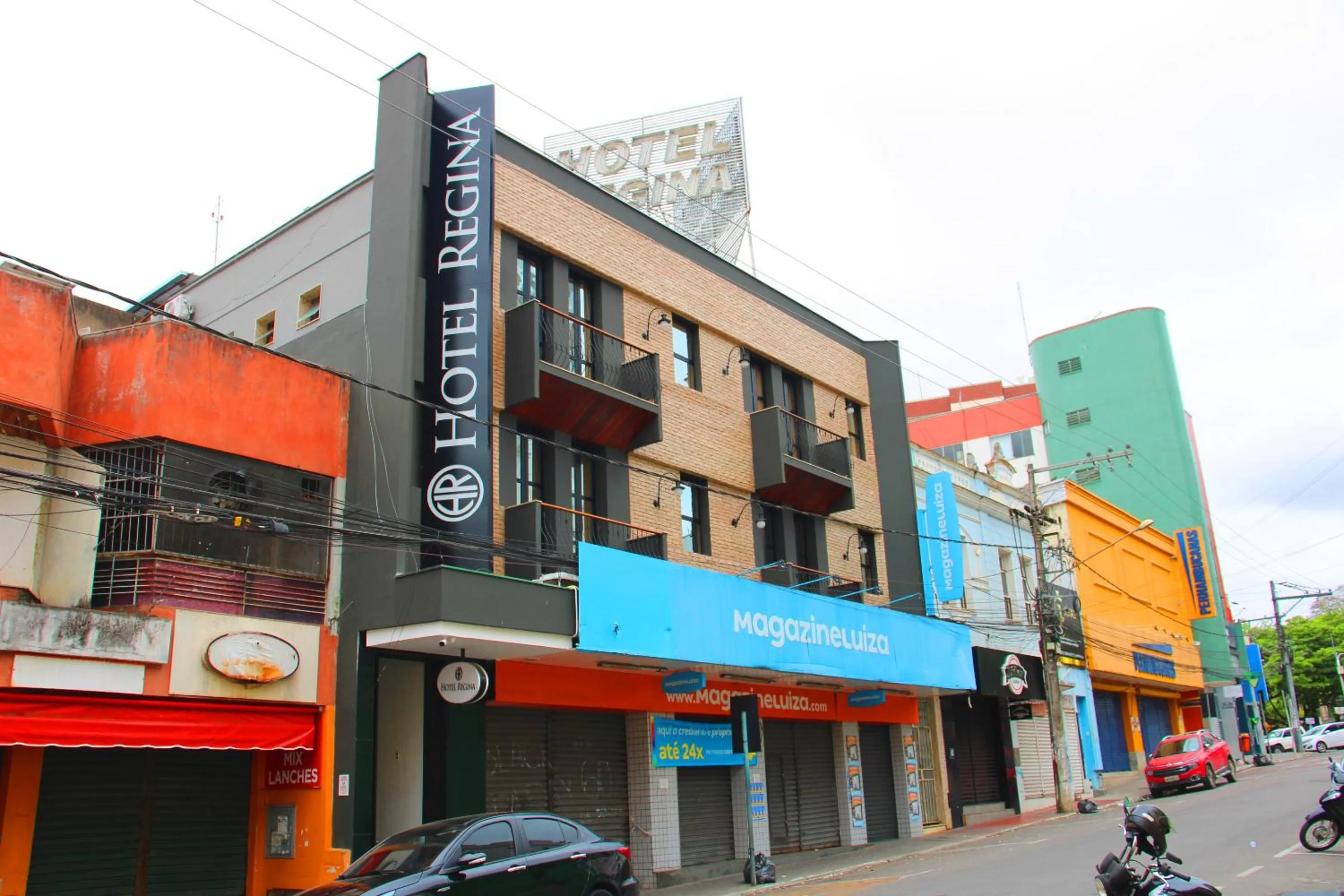 Facade/entrance, Property Building in Hotel Regina Muriaé