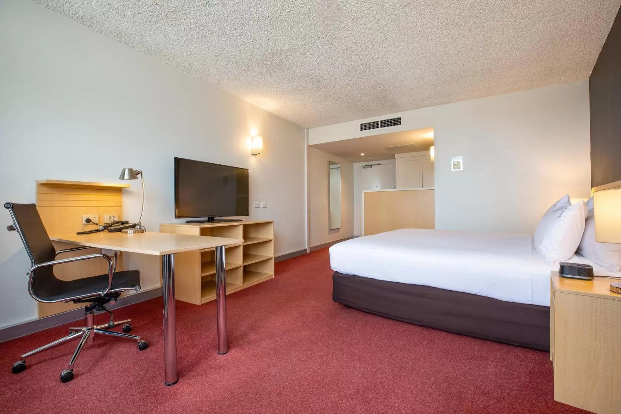 Photo of the whole room, Bed in Holiday Inn Melbourne Airport by IHG