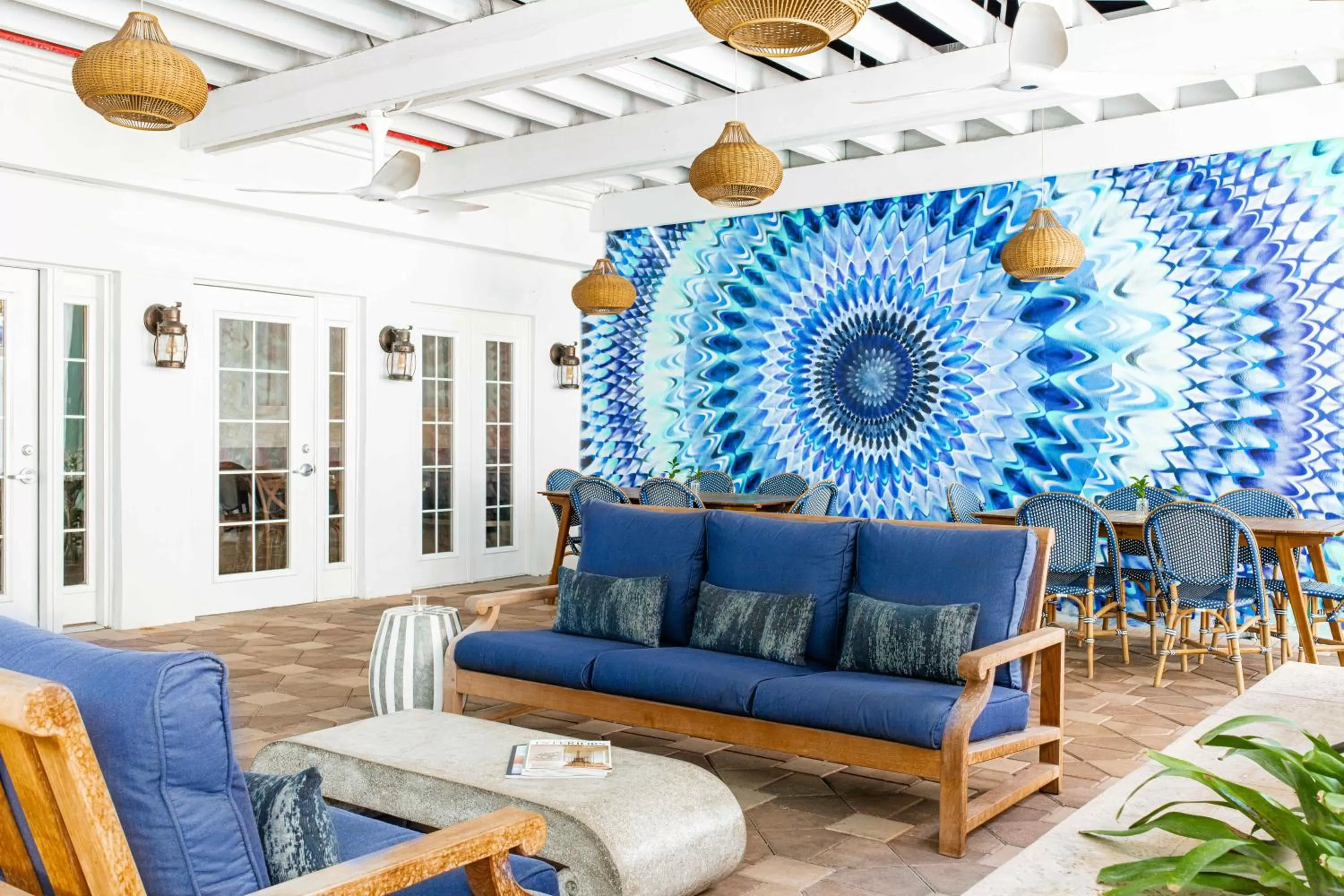 Restaurant/places to eat, Seating Area in Blue Moon Hotel