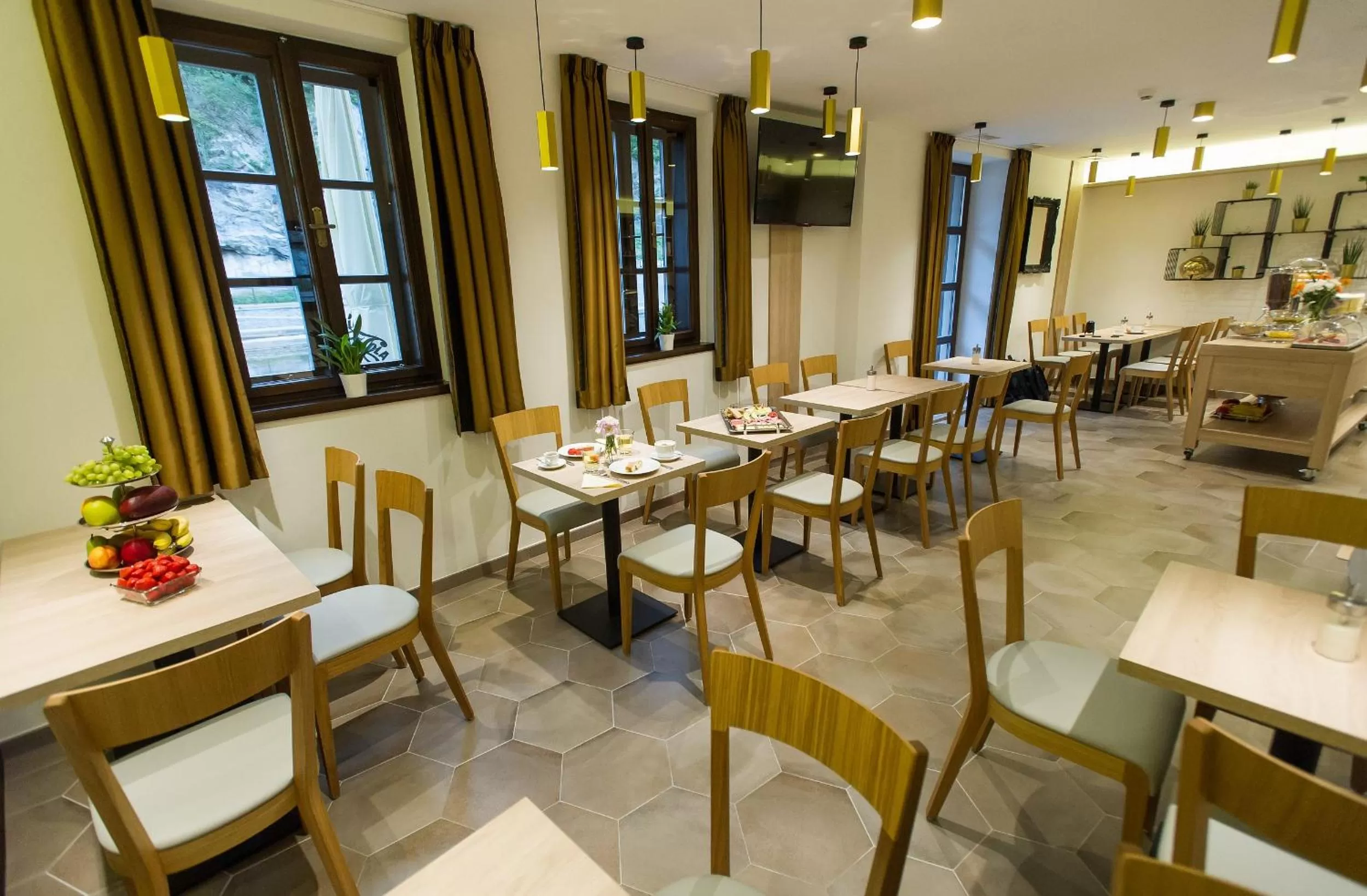 Communal lounge/ TV room in Garni hotel Castle Bridge