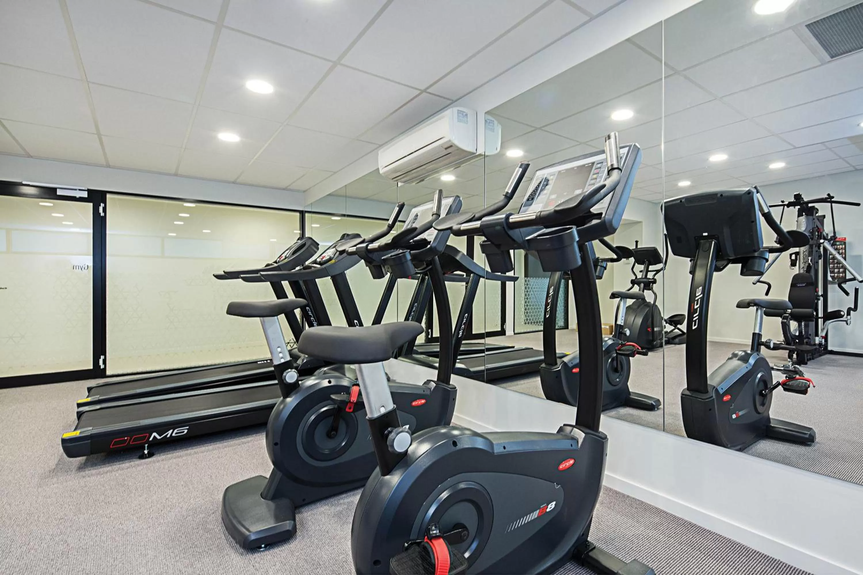 Fitness centre/facilities in Mantra MacArthur Hotel