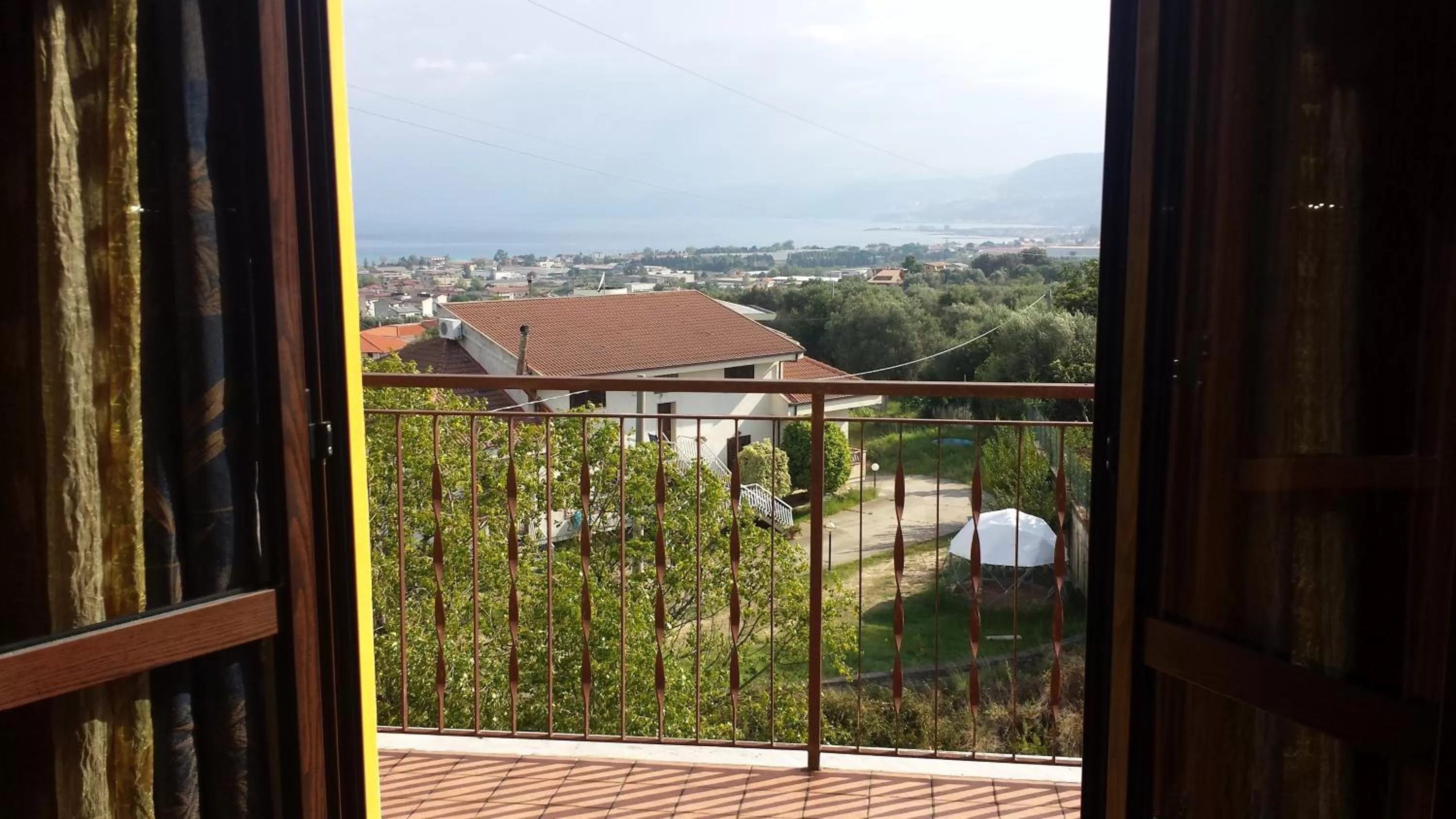 Day in Bed and Breakfast Coral Blue