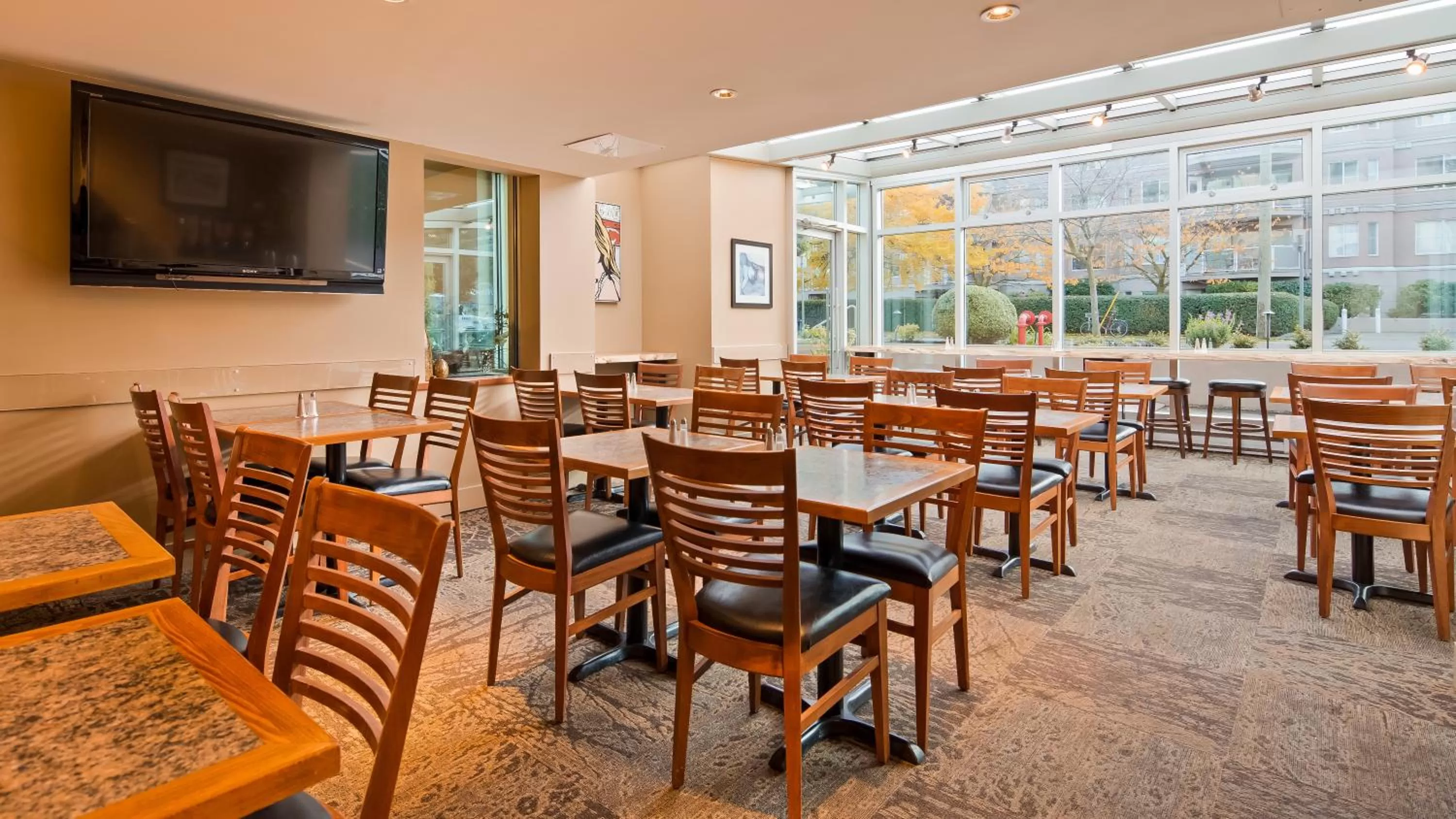 Restaurant/places to eat in Best Western PLUS Inner Harbour Hotel