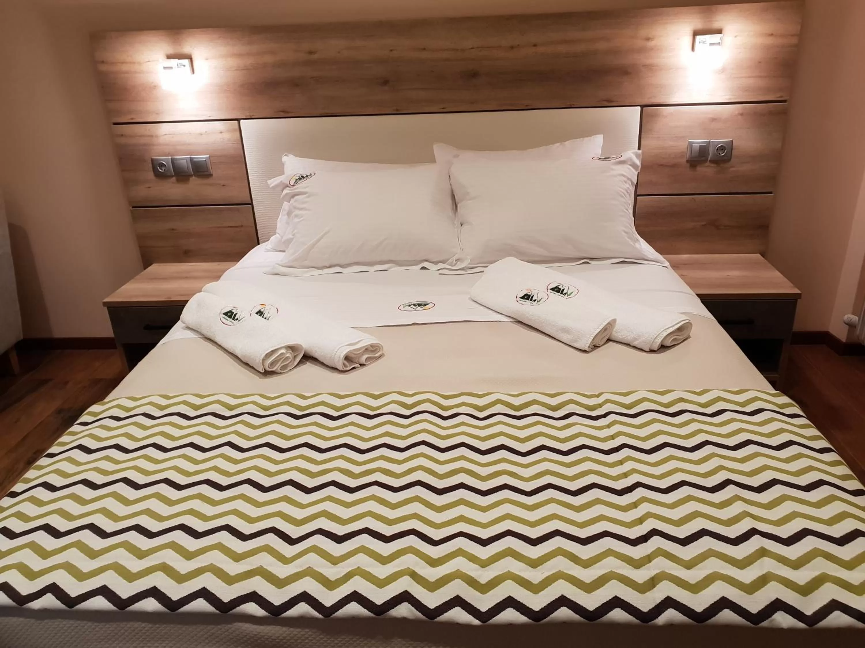 Photo of the whole room, Bed in Mondeus Inn Luxury