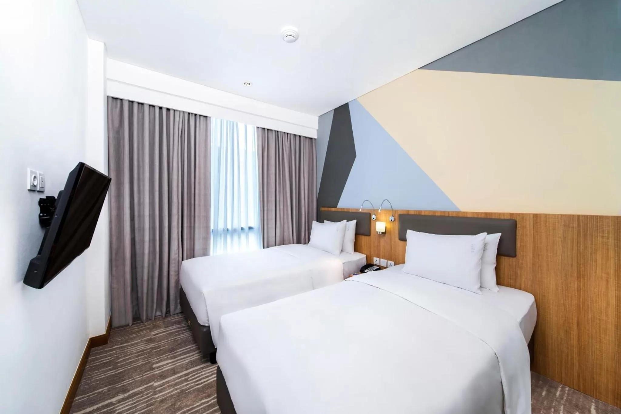 Photo of the whole room, Bed in Holiday Inn Express Jakarta Matraman by IHG