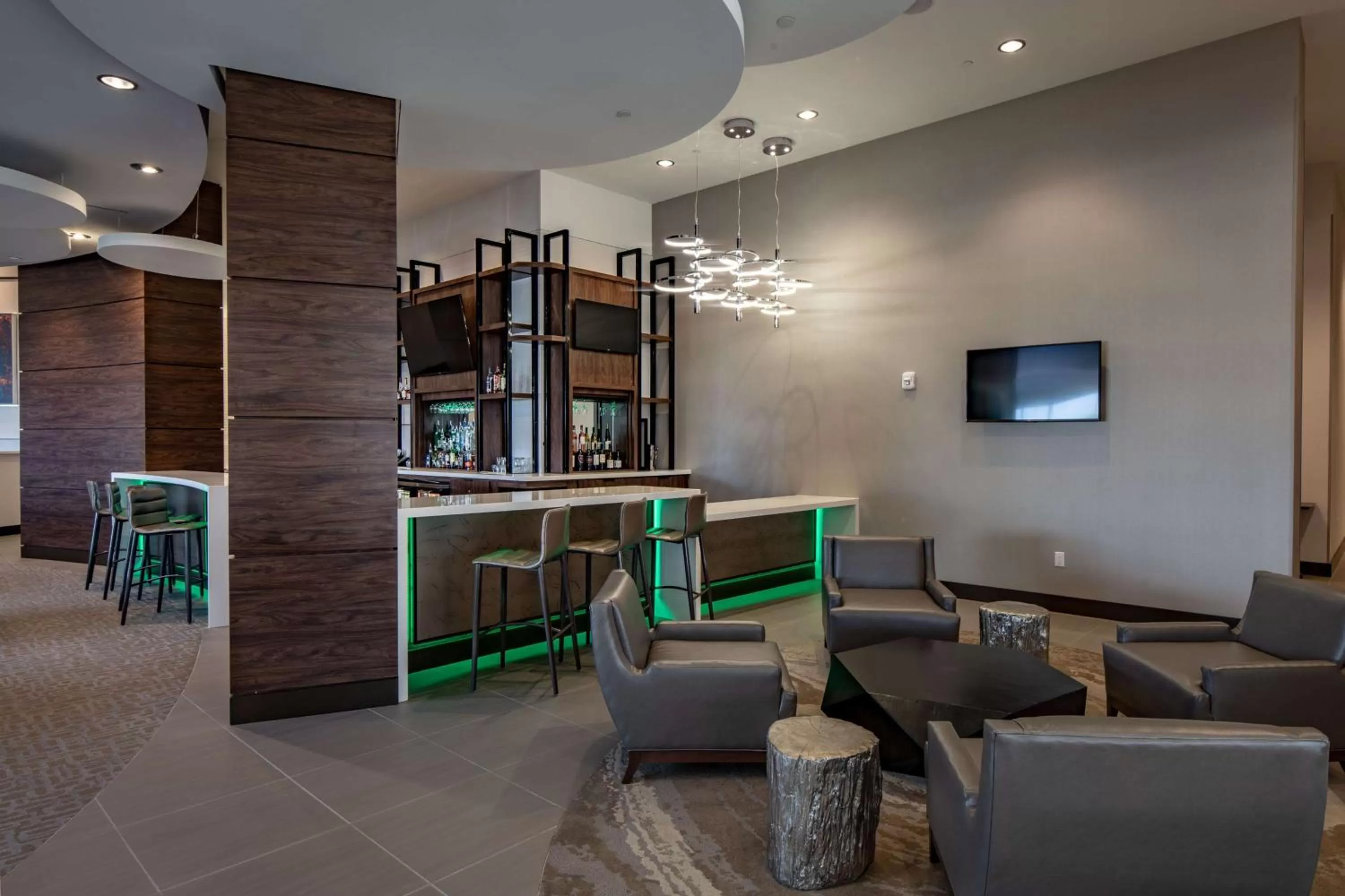 Lounge or bar in Hilton Garden Inn Dallas At Hurst Conference Center