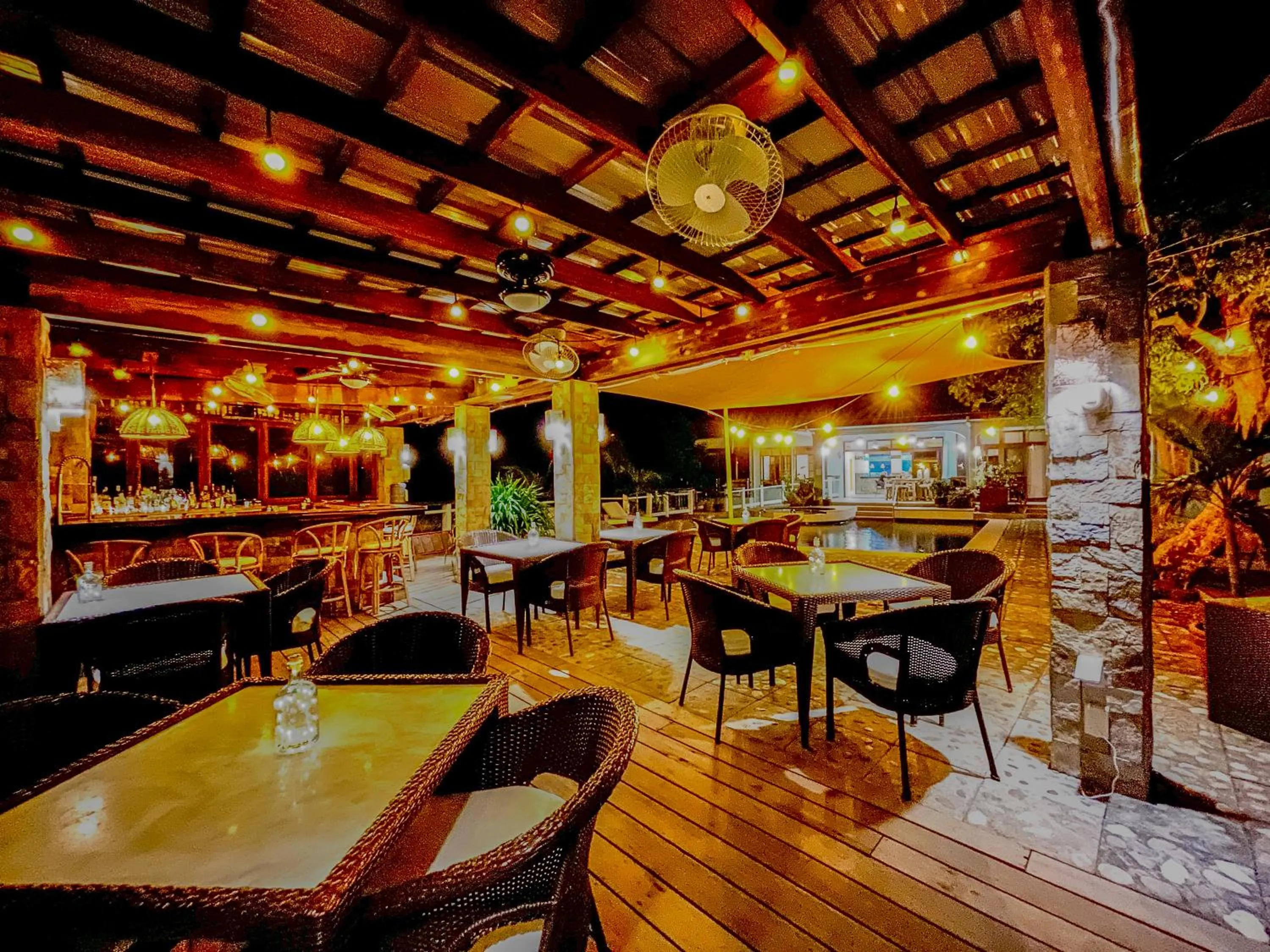 Property building in Edgewater Dive & Spa Resort