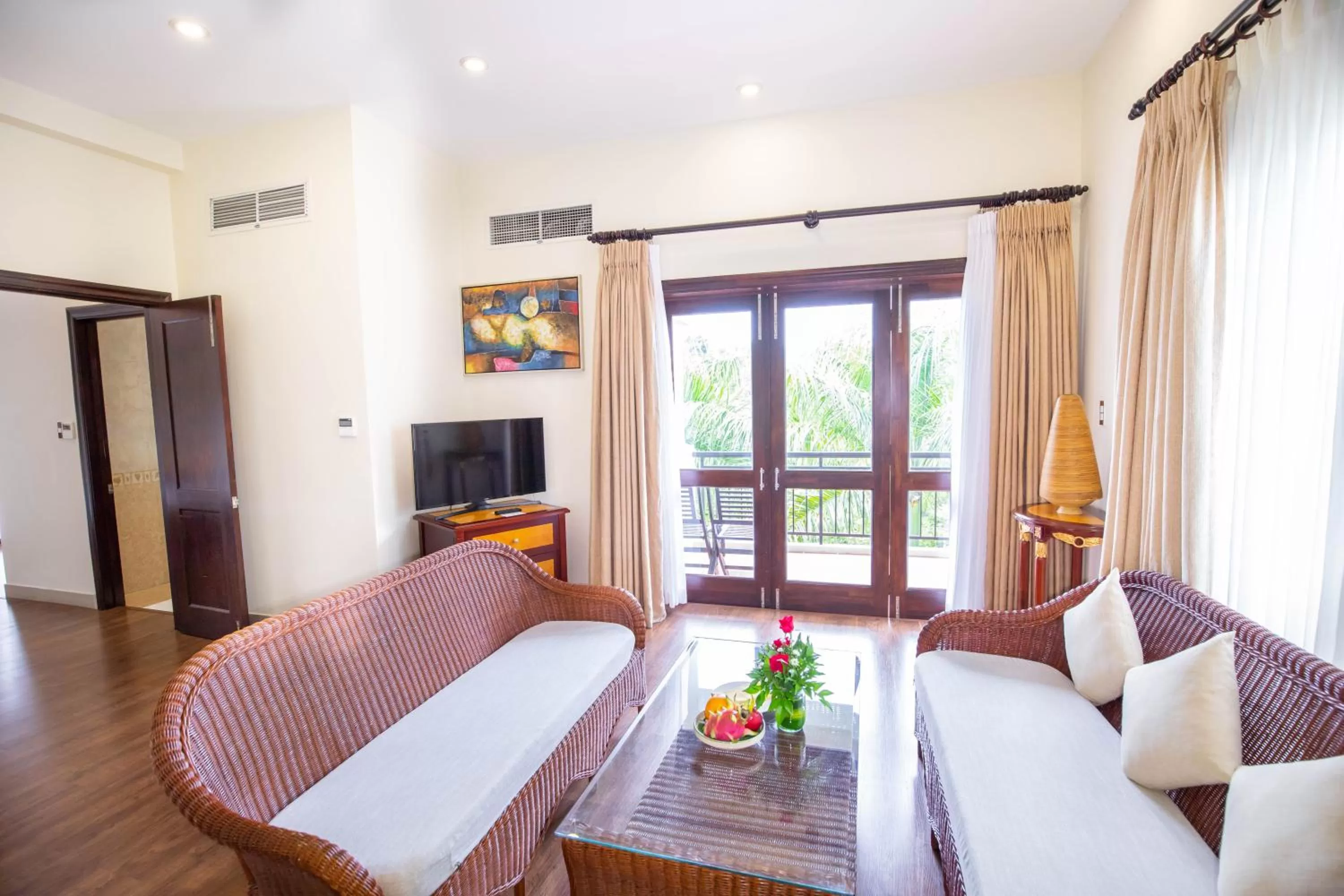 Living room in Diamond Bay Resort & Spa