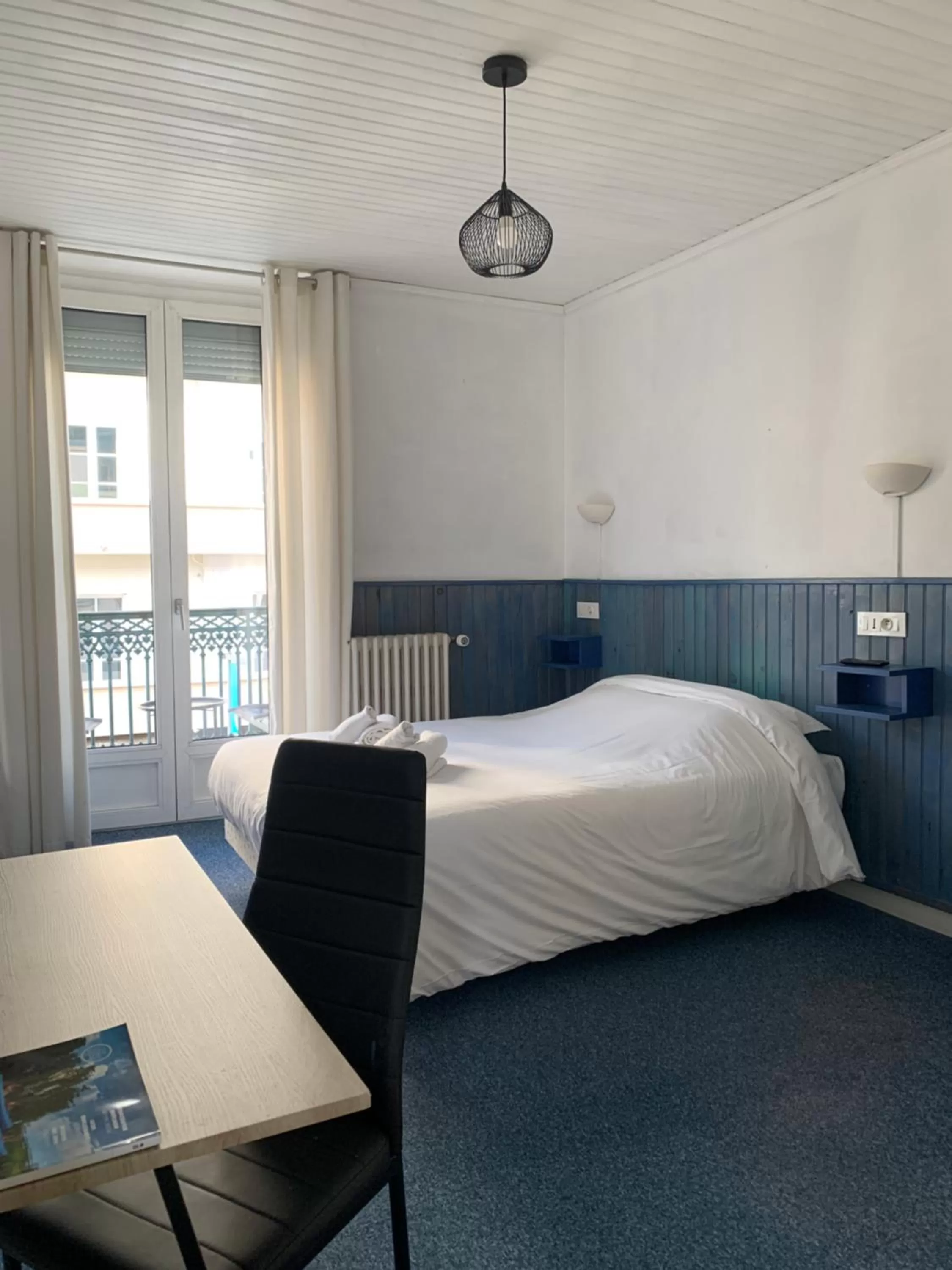 Bed in Hôtel & Restaurant Le Patio VICHY