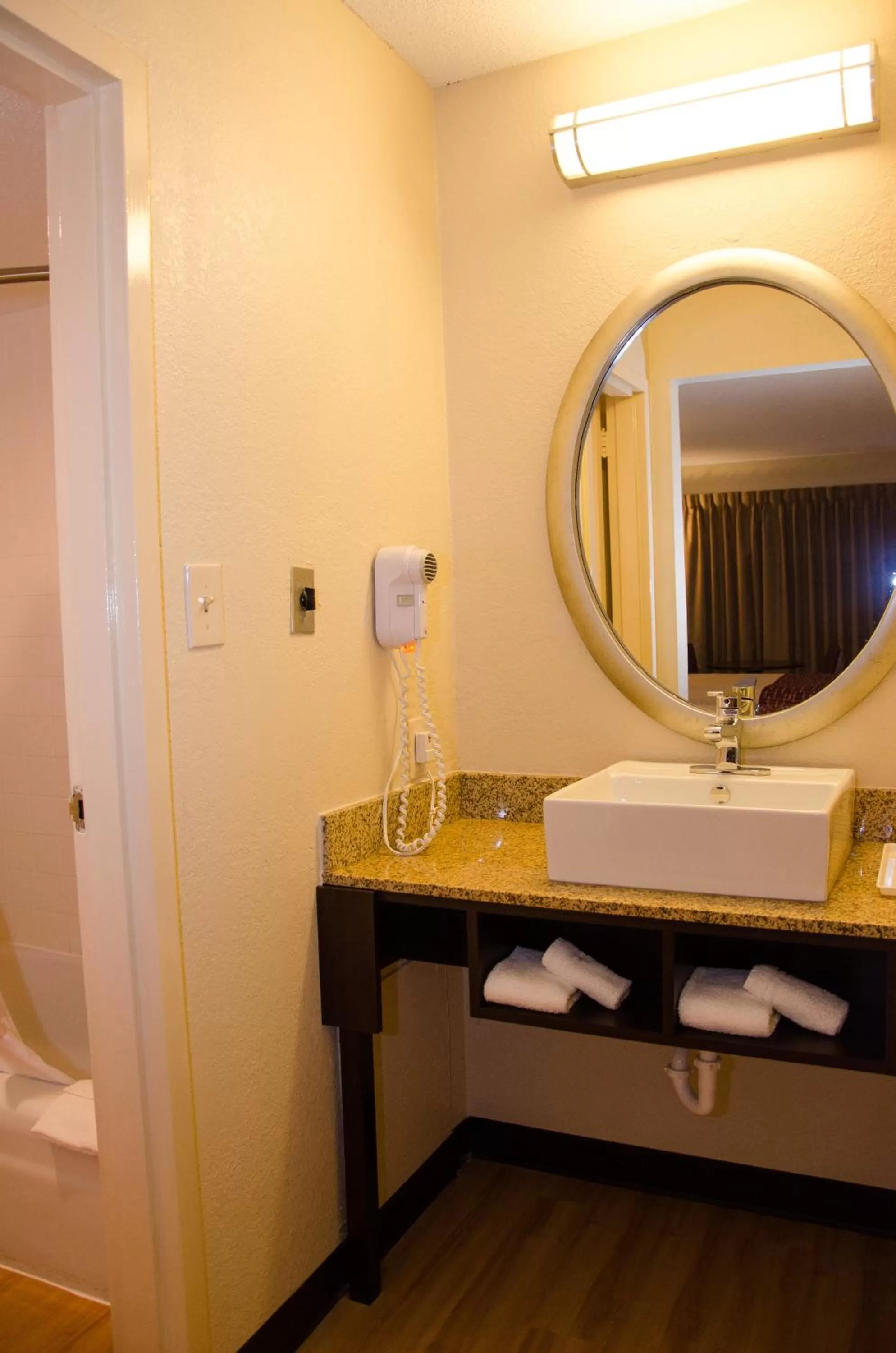 Bathroom in Red Roof Inn Williamsburg