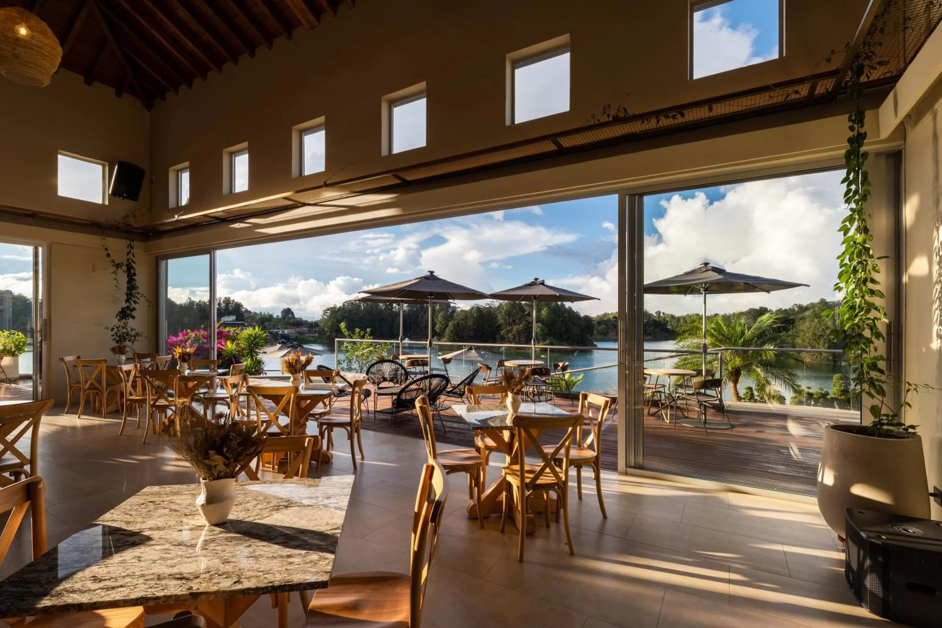 Restaurant/places to eat in Tau House