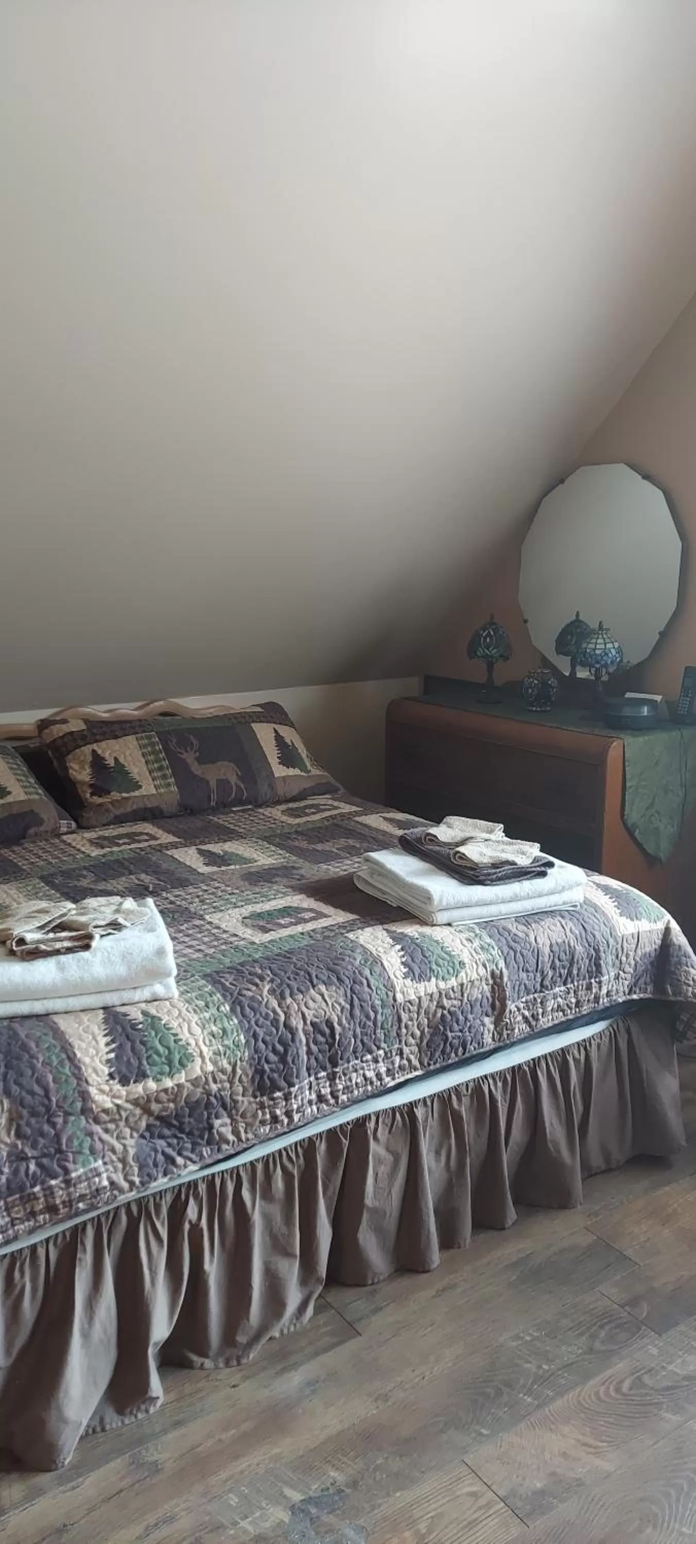 Bed in The Old Tioga Inn Bed and Breakfast