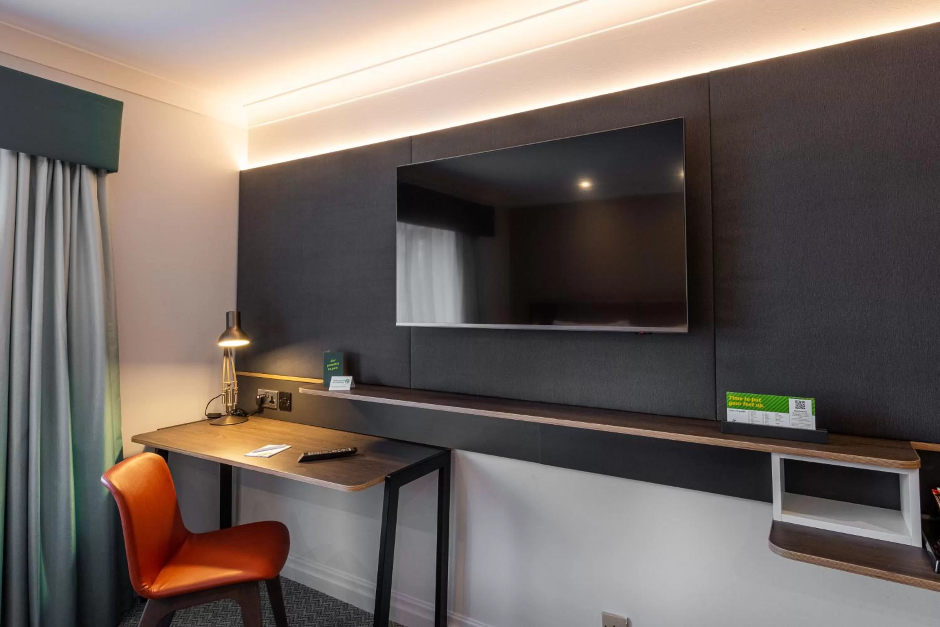 TV and multimedia in Holiday Inn - Manchester - Oldham by IHG