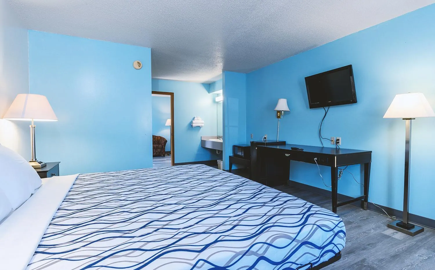 Bed in Blue Way Inn & Suites Wellington