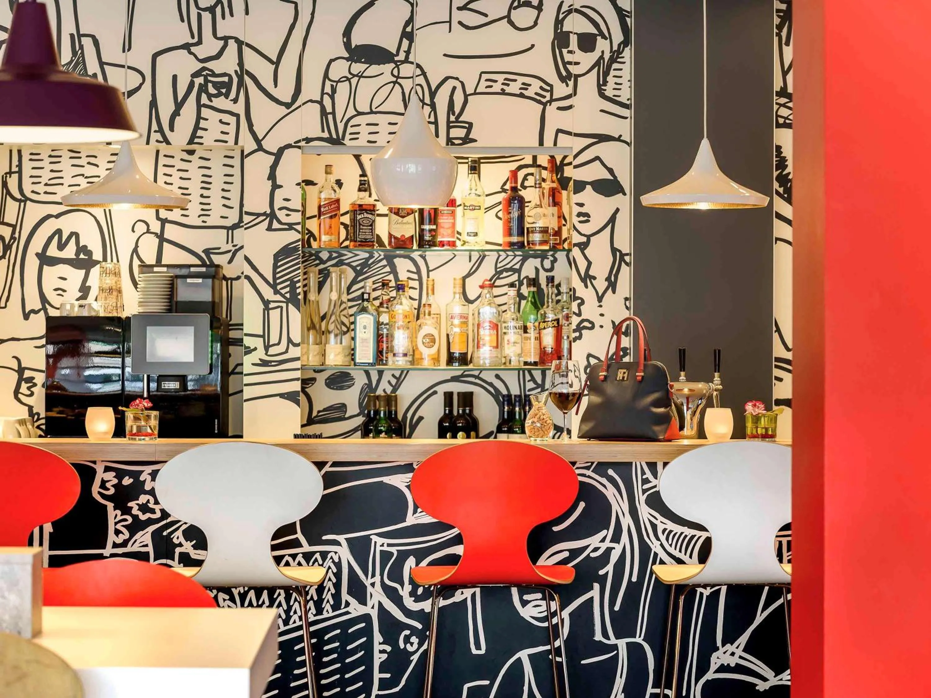 Lounge or bar in ibis Nürnberg City am Plärrer