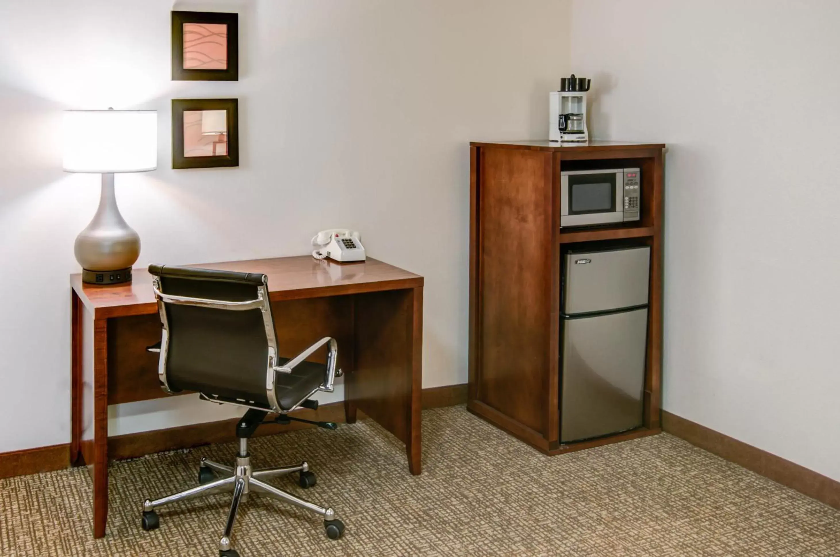 Queen Room with Two Queen Beds and Sofa Bed - Non-Smoking in Comfort Inn Redding Near I-5 Queen Room with Two Queen Beds and Sofa Bed - Non-Smoking in Comfort Inn Redding Near I-5